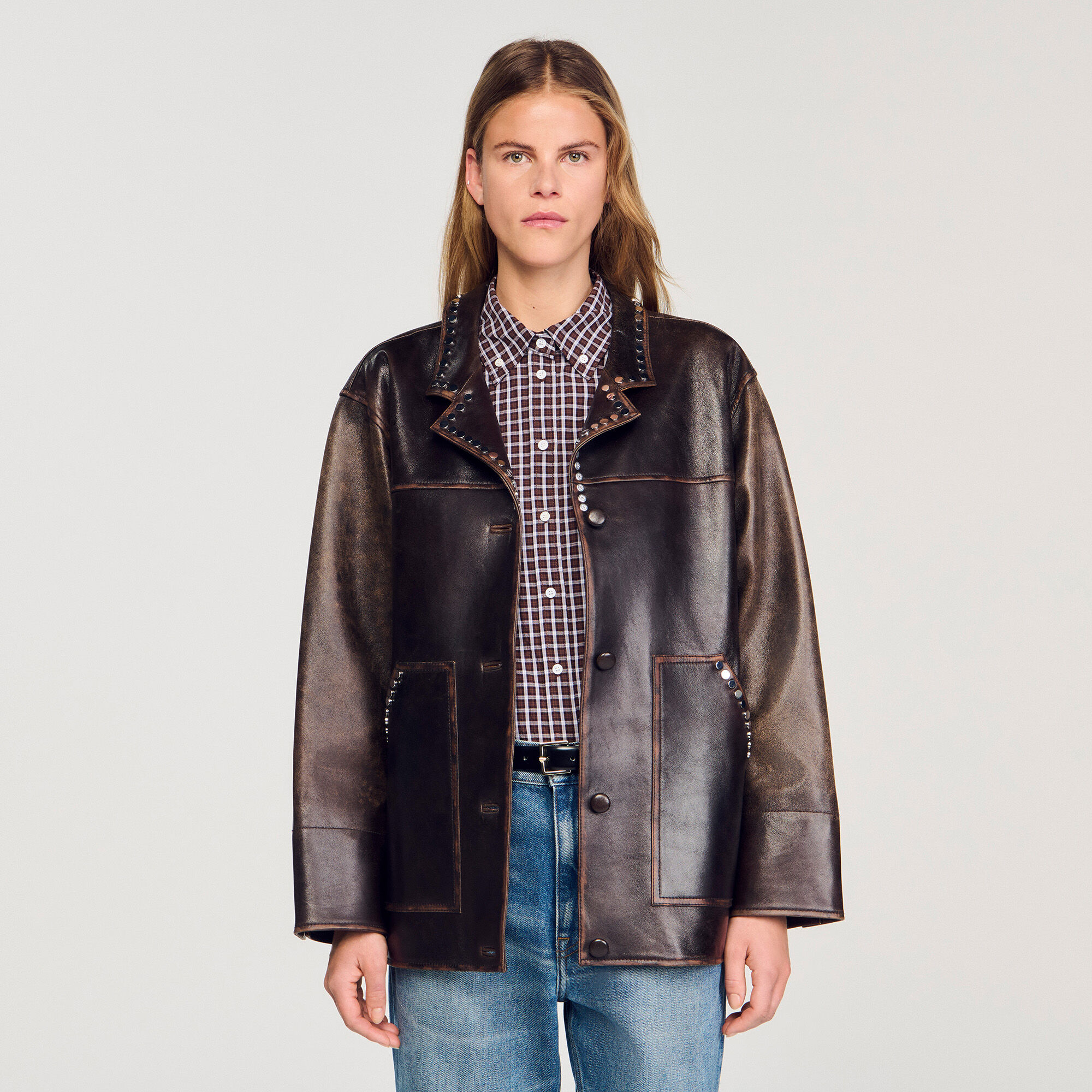 Veste en cuir oversize à clous