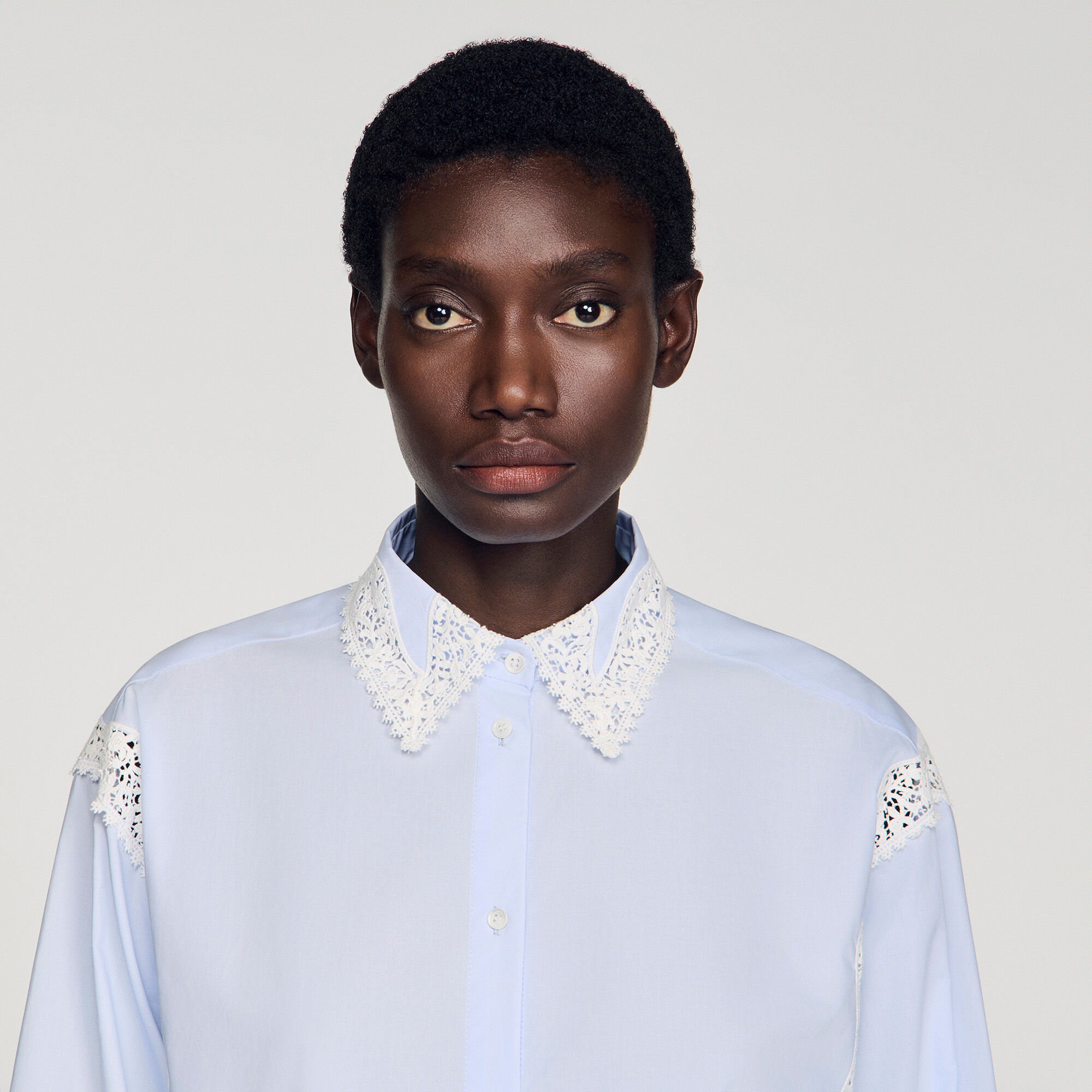 Chemise avec détails en dentelle