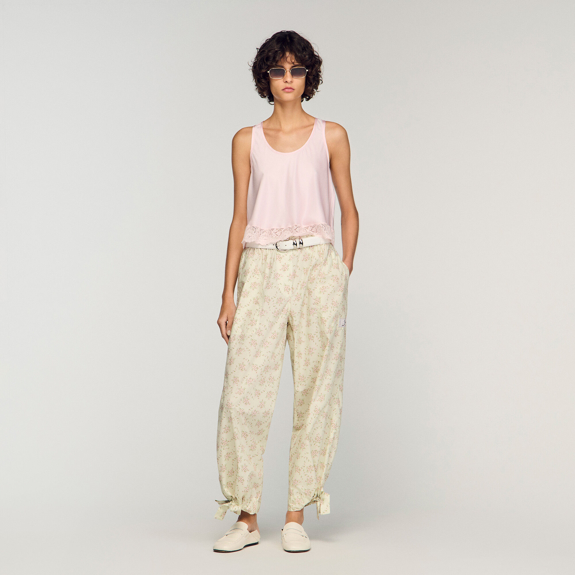 Pantalons larges à imprimé floral