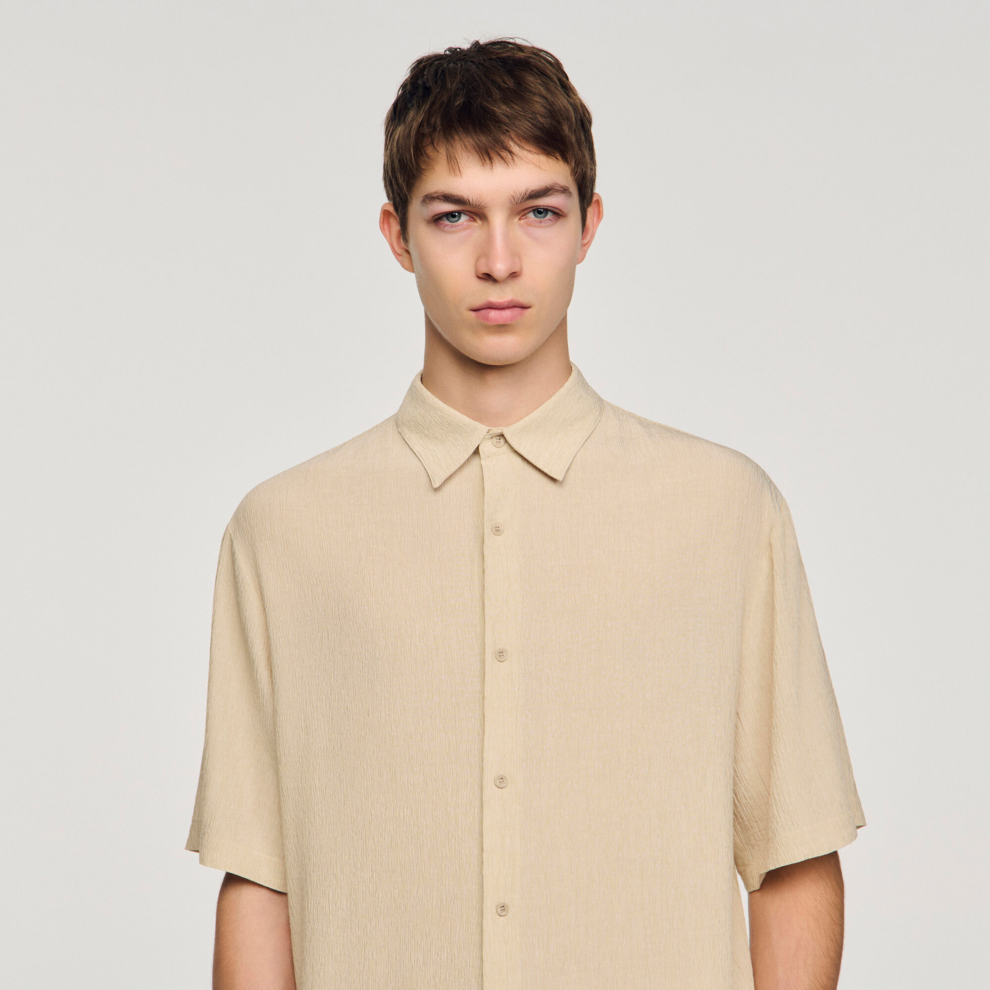 Chemise à effet froissé avec col requin