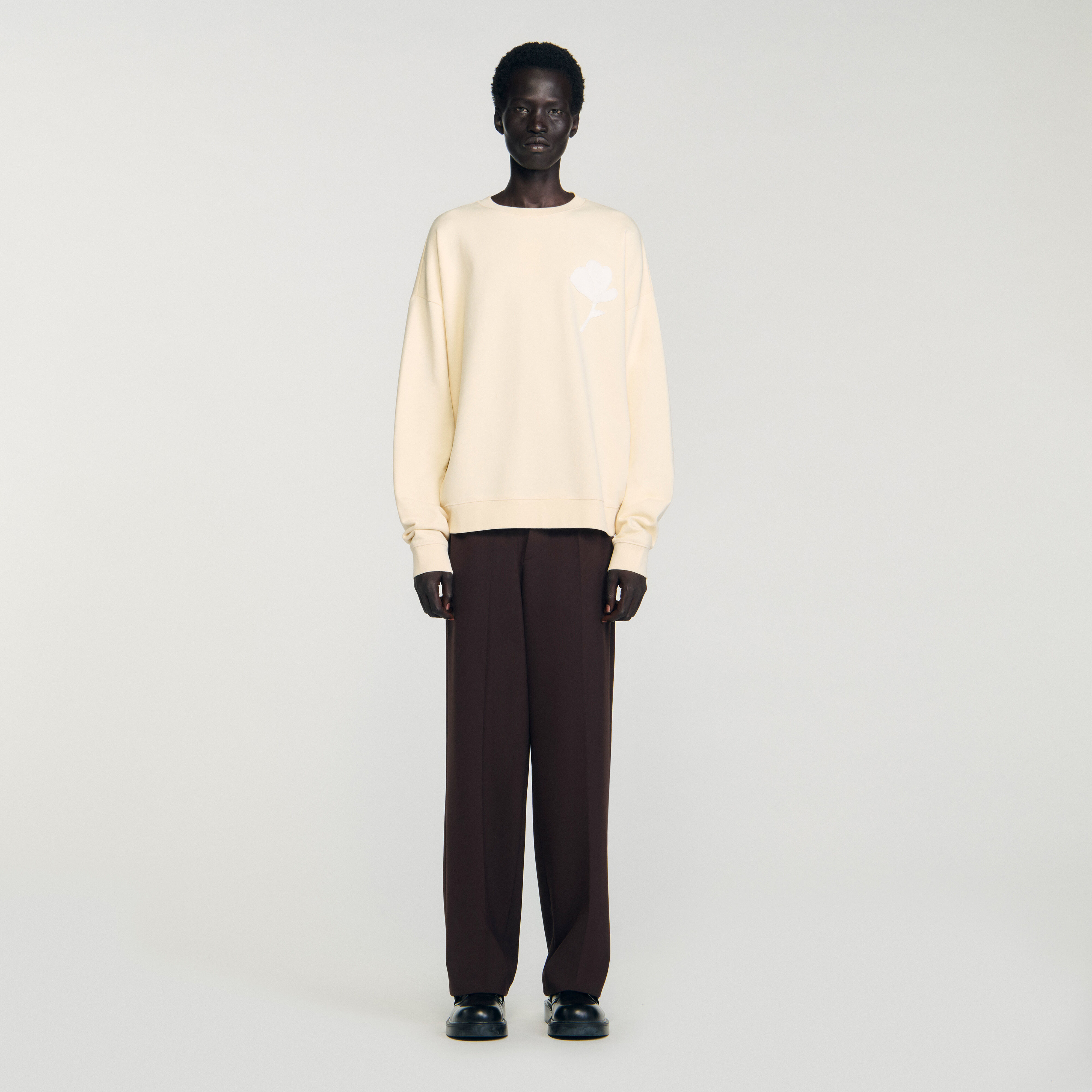 Sweatshirt avec patch floral