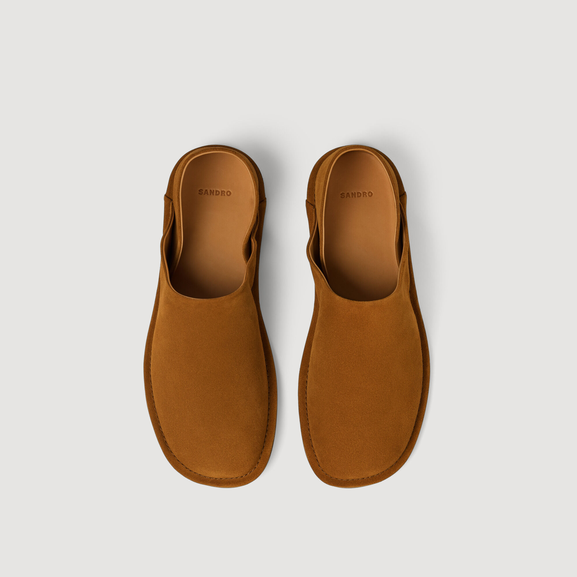 Chaussons en cuir fendu