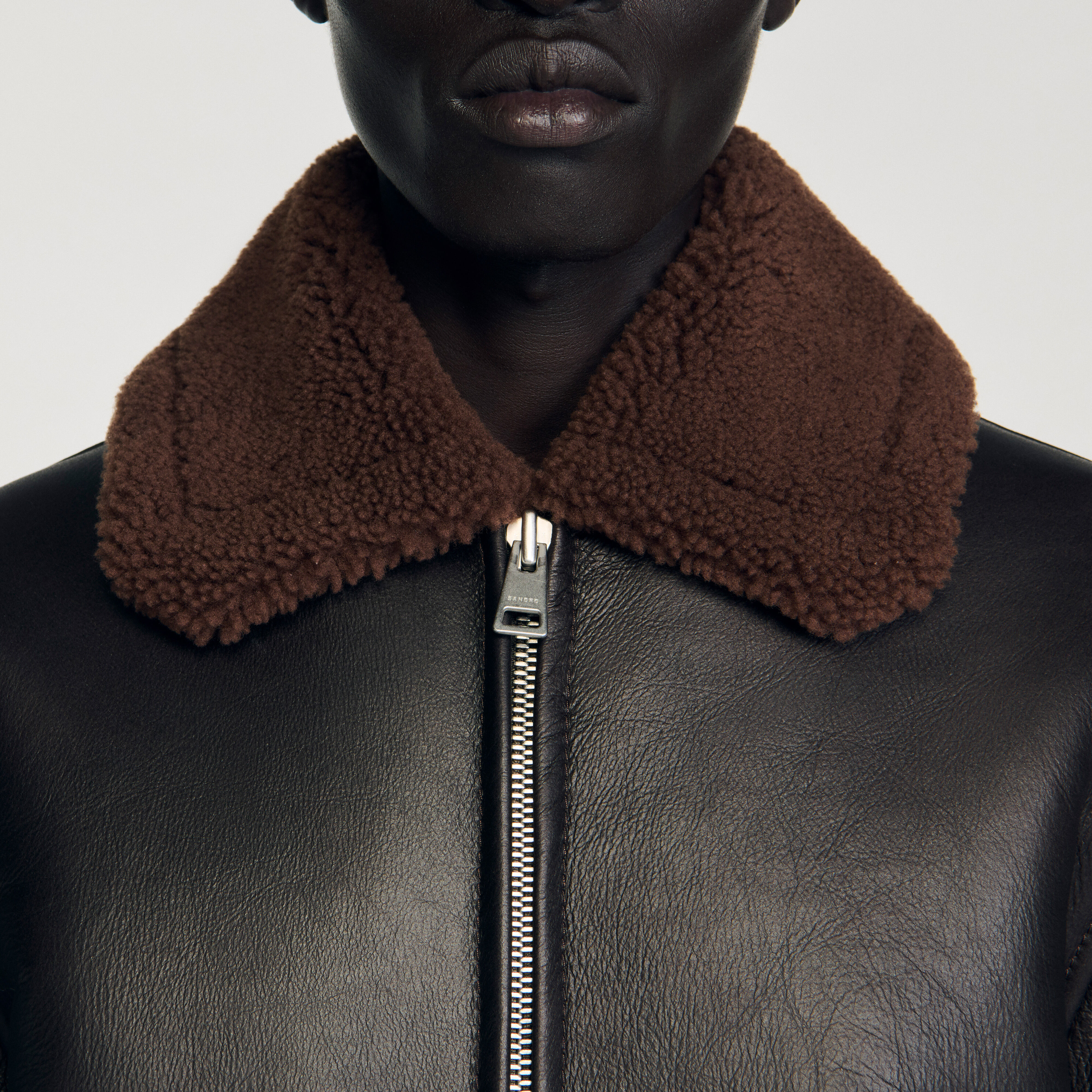 Veste en cuir renversée