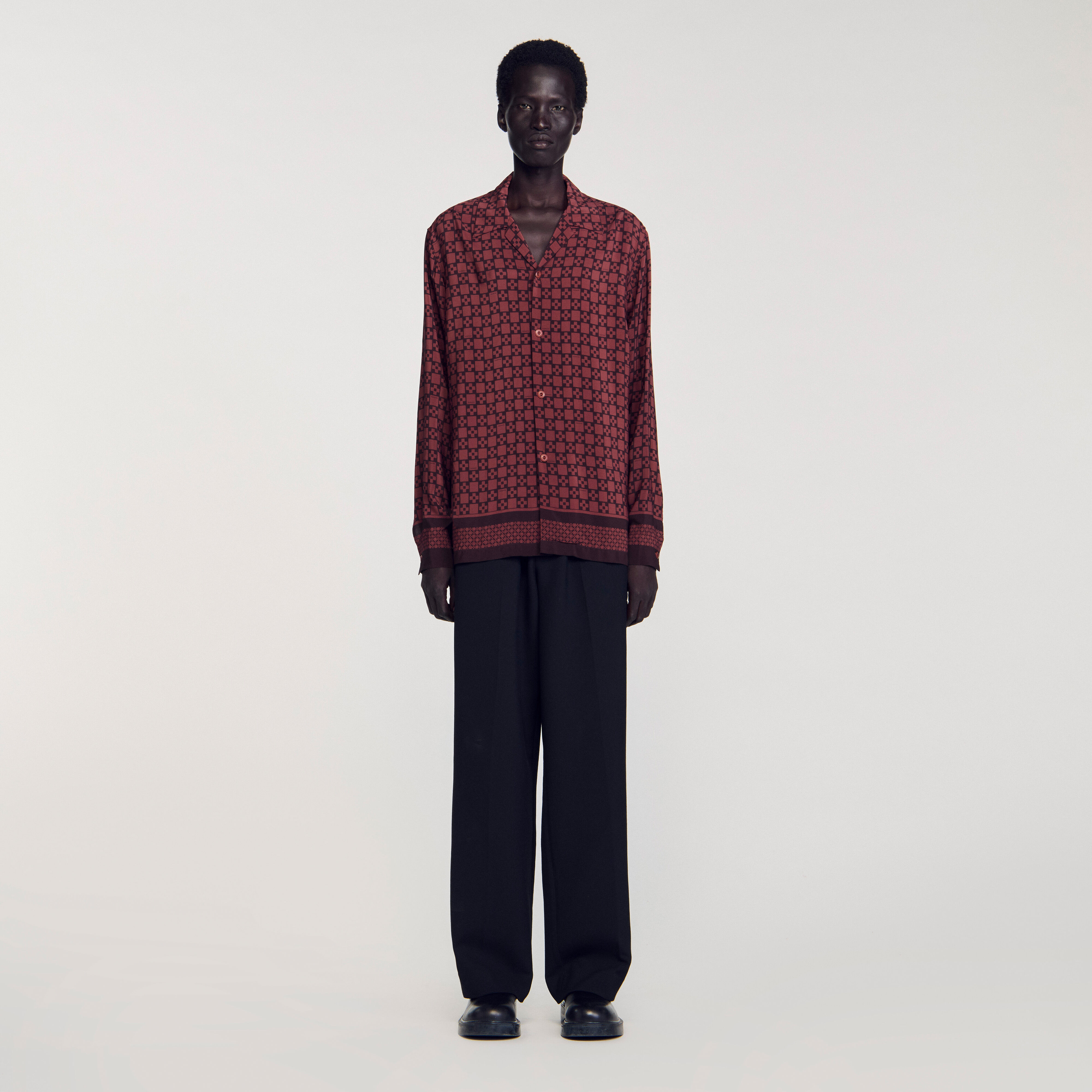 Chemise à manches longues en forme de croix