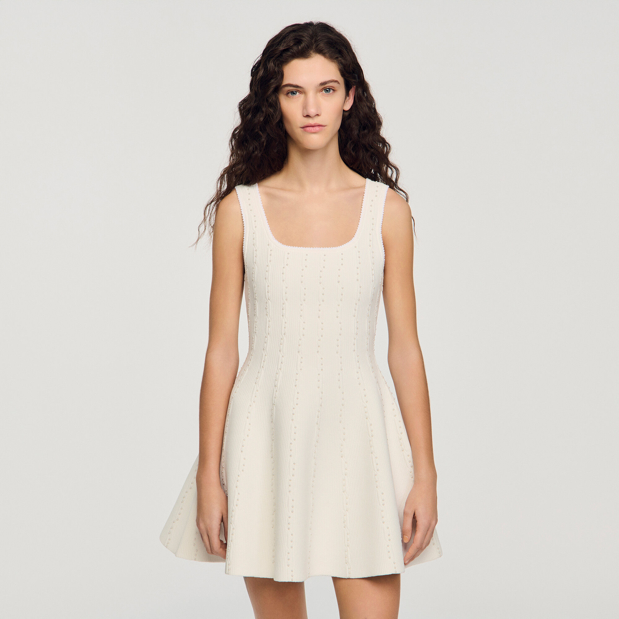Robe mini à mailles strassées
