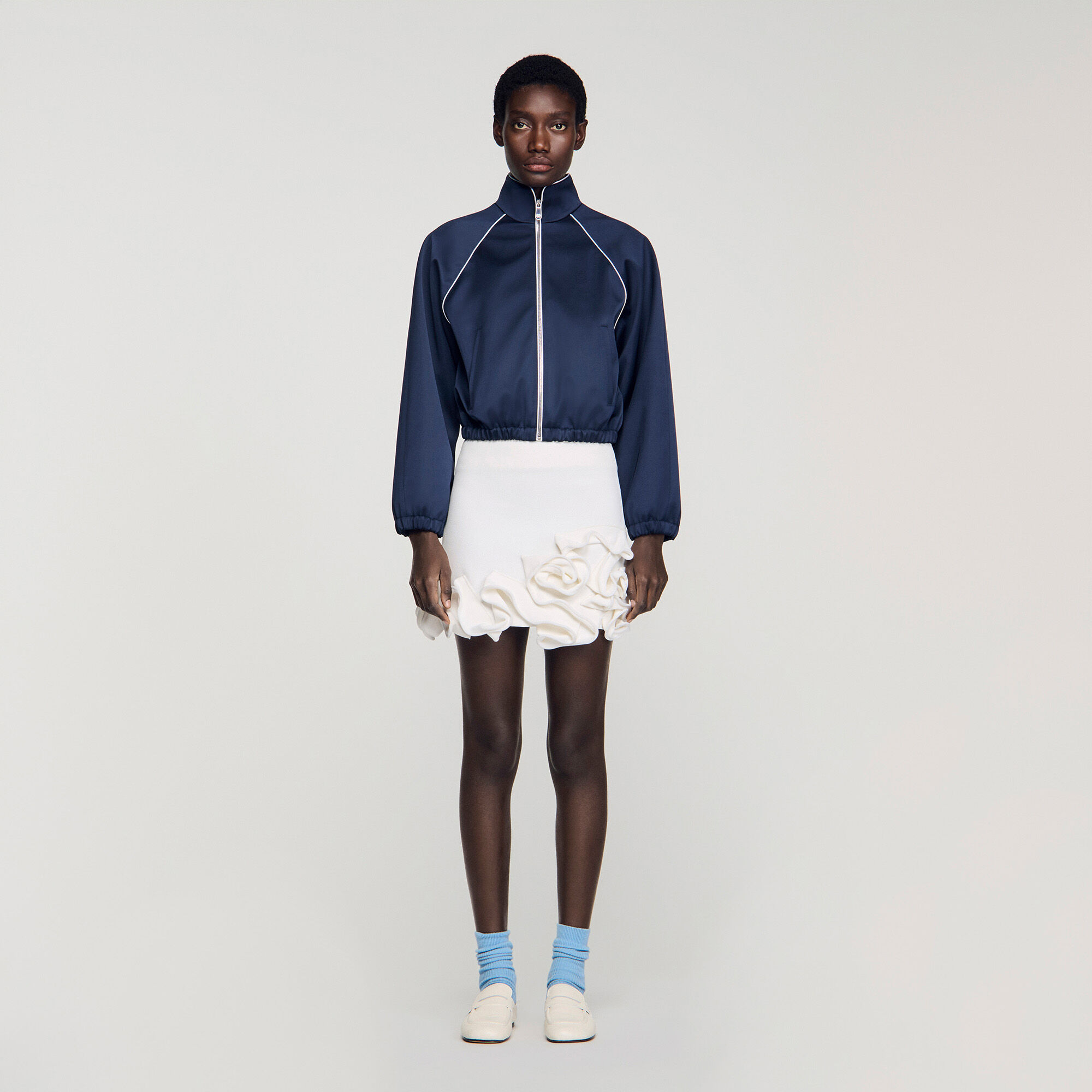 Veste en satin courte brodée