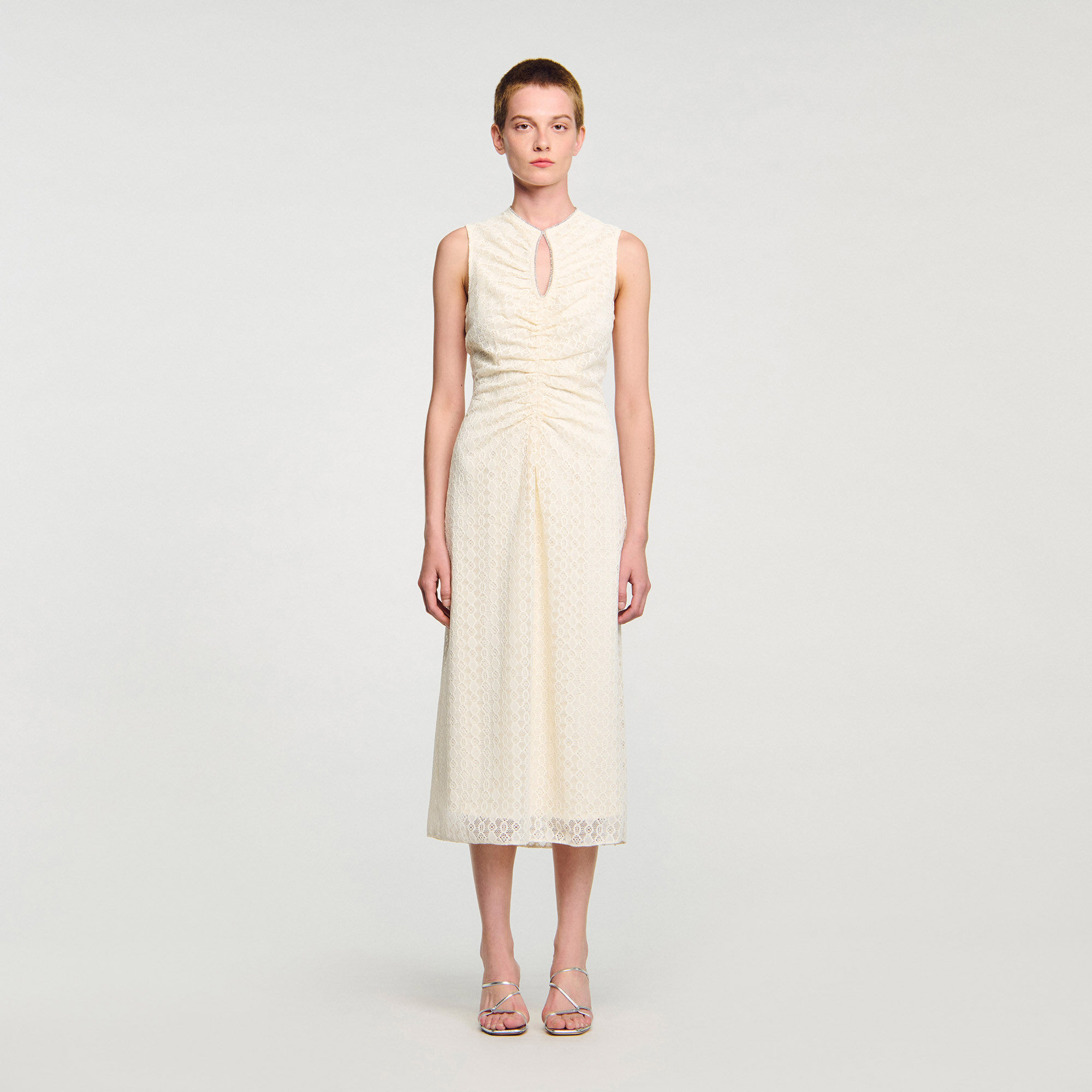 Robe maxi à dentelle avec ouverture