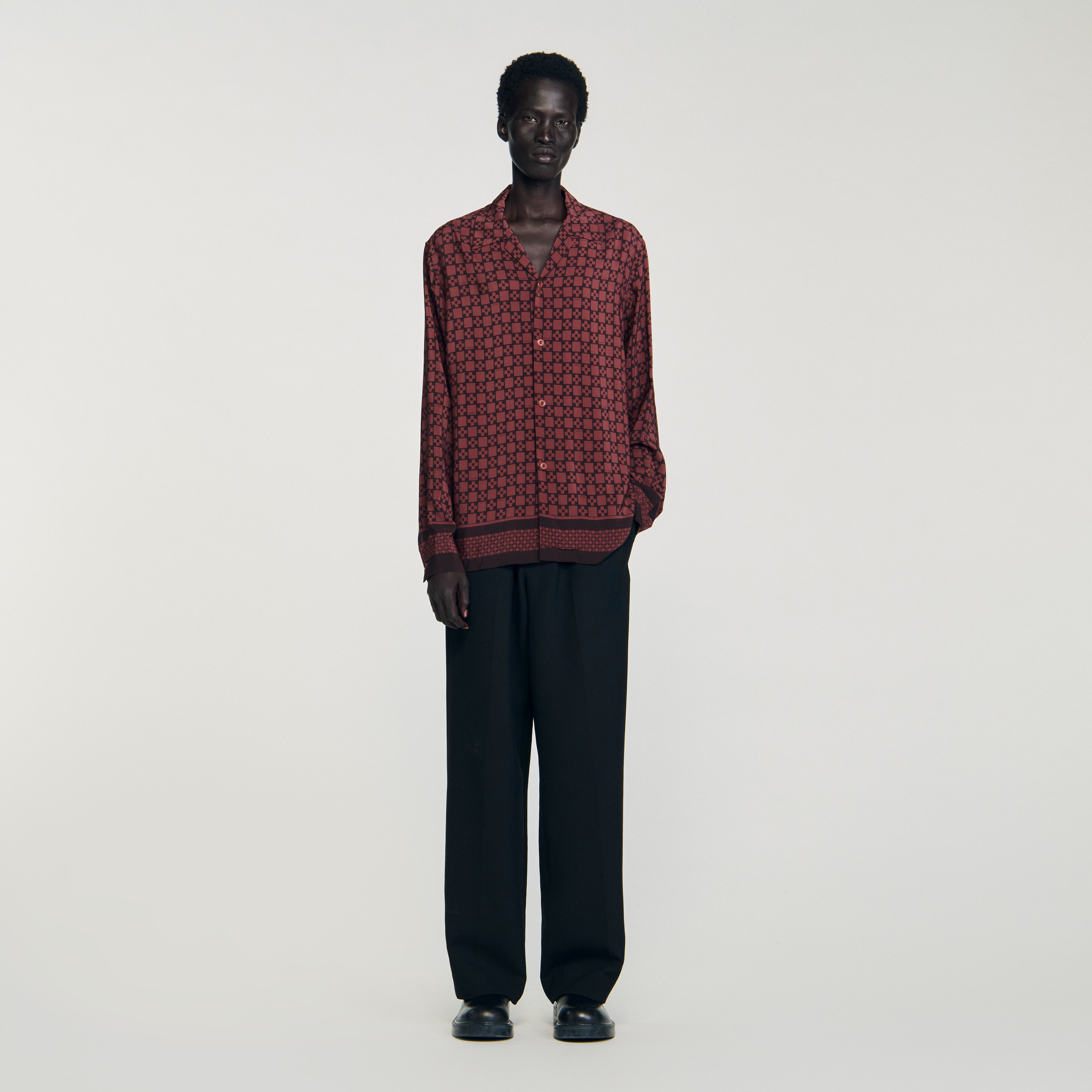 Chemise à manches longues en forme de croix