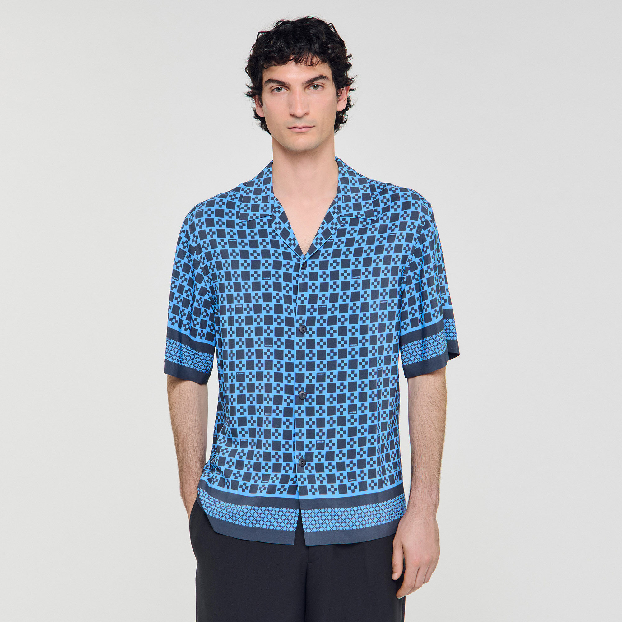 Chemise à motif croix carrée fluide