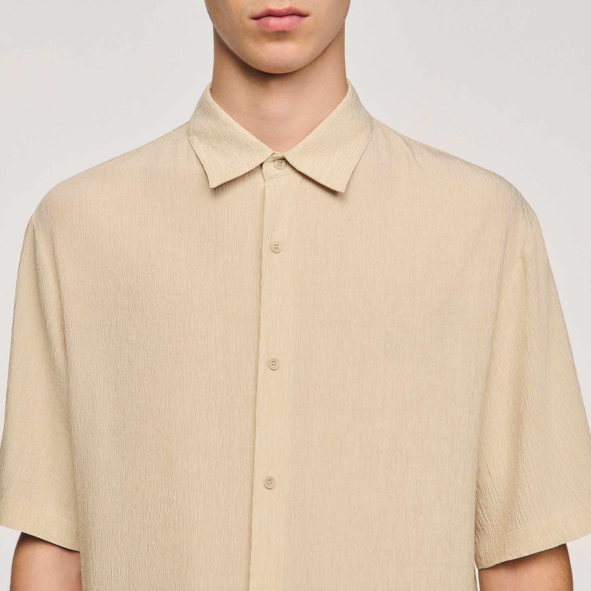 Chemise à effet froissé avec col requin