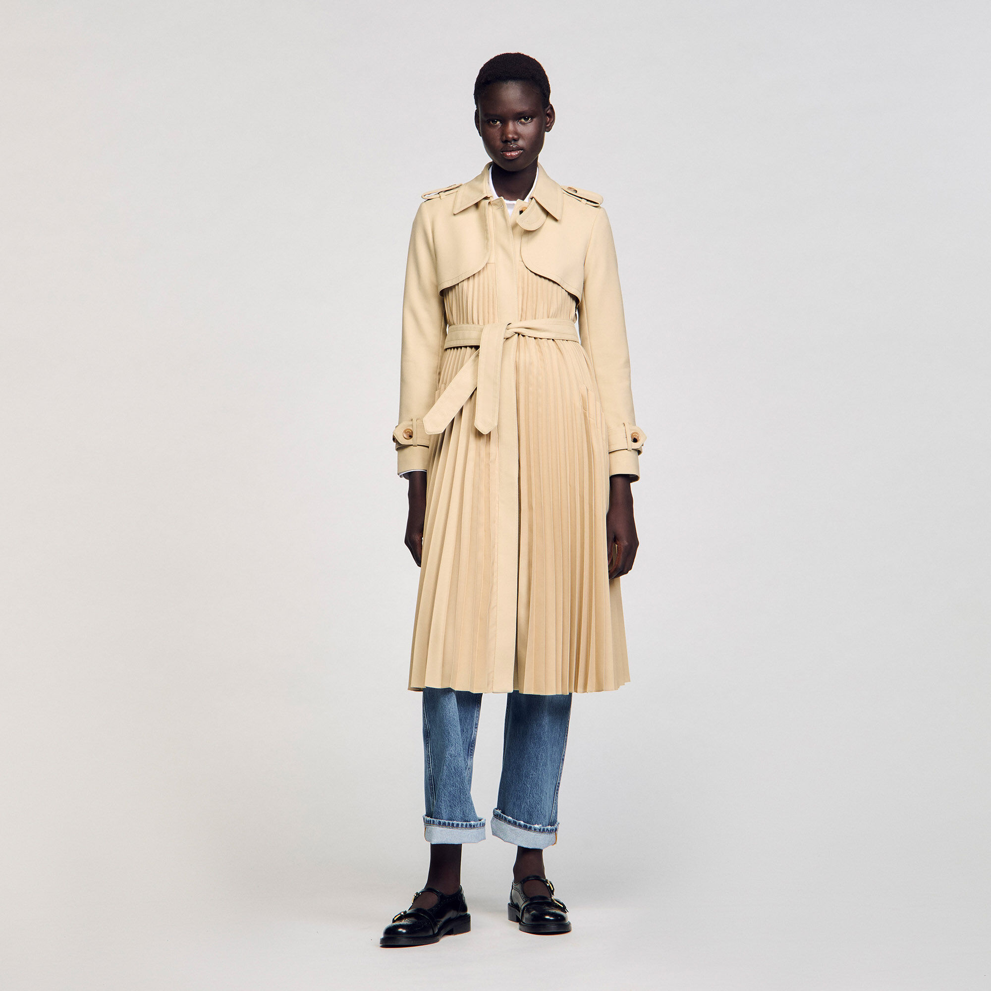 Manteau trench plissé avec ceinture