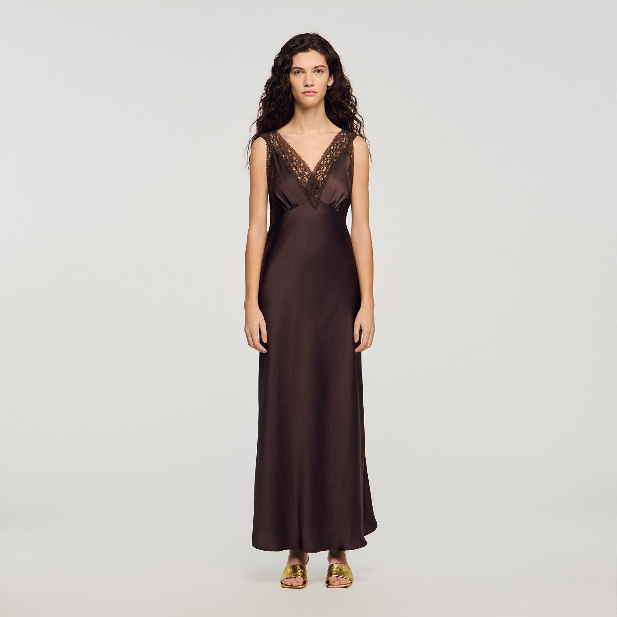 Robe maxi à col en dentelle