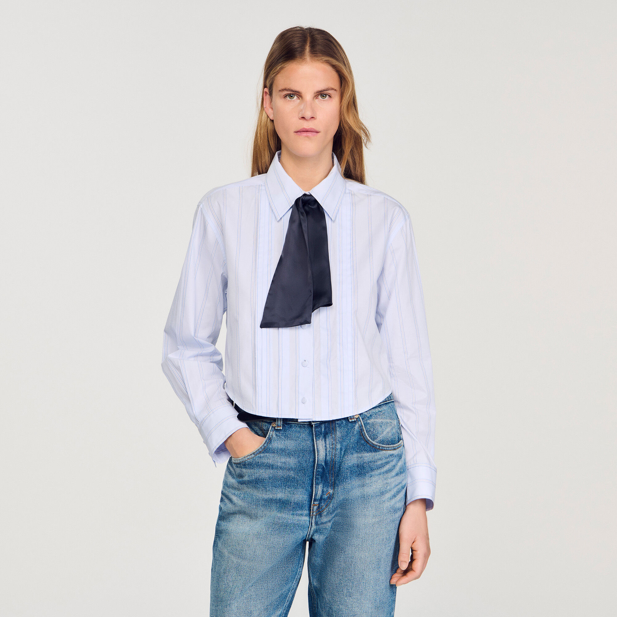 Chemise courte avec nœud détachable