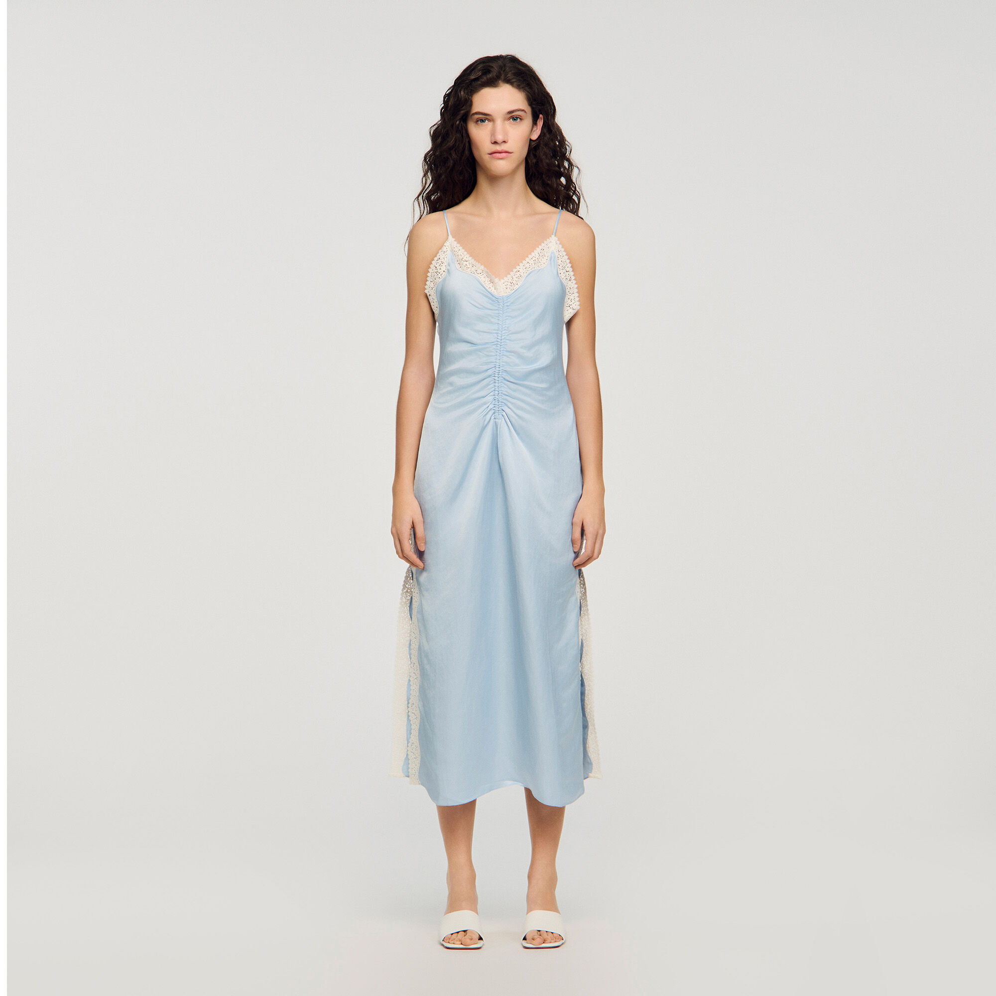 Robe maxi effet satin avec bretelles