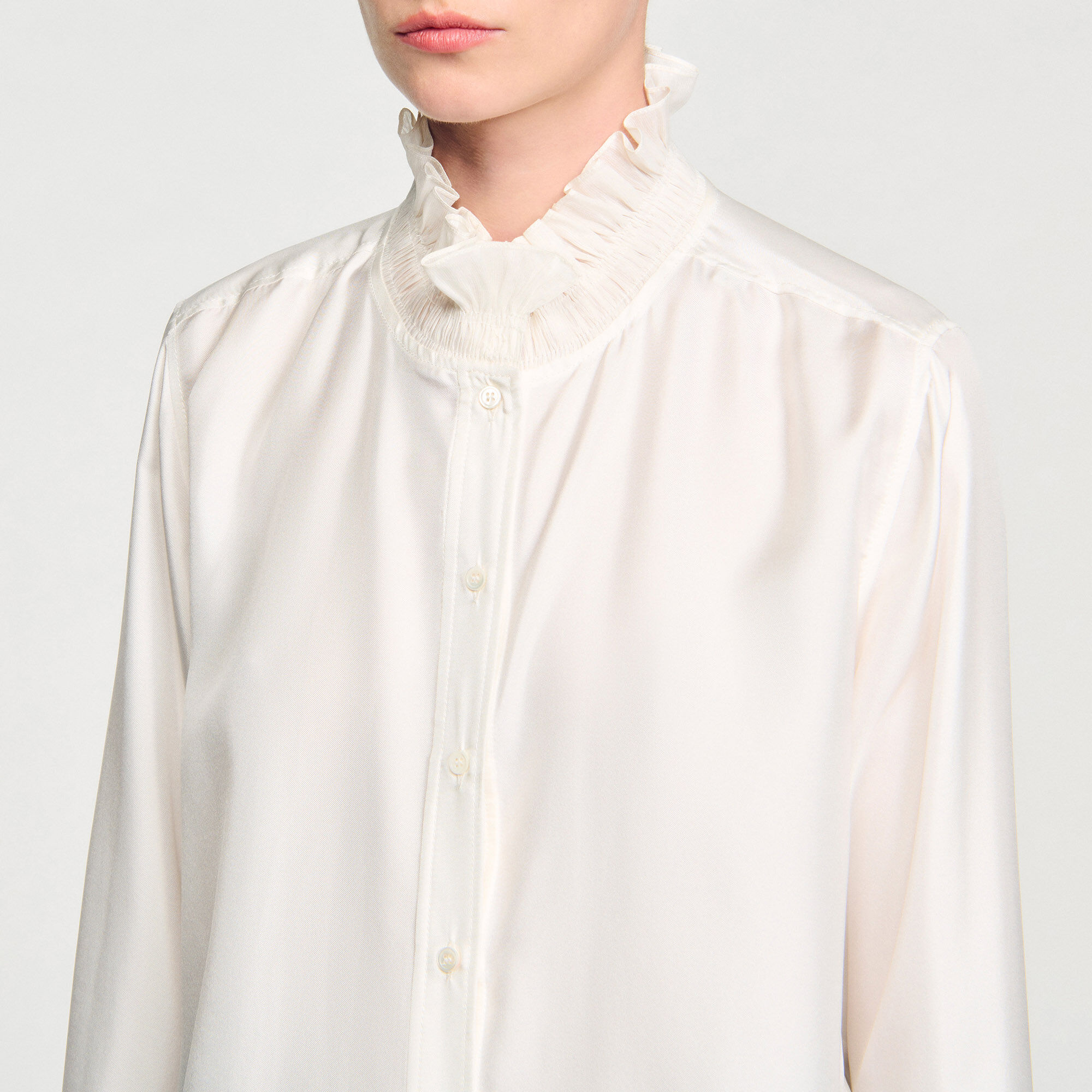 Chemise en soie avec col entrouillé