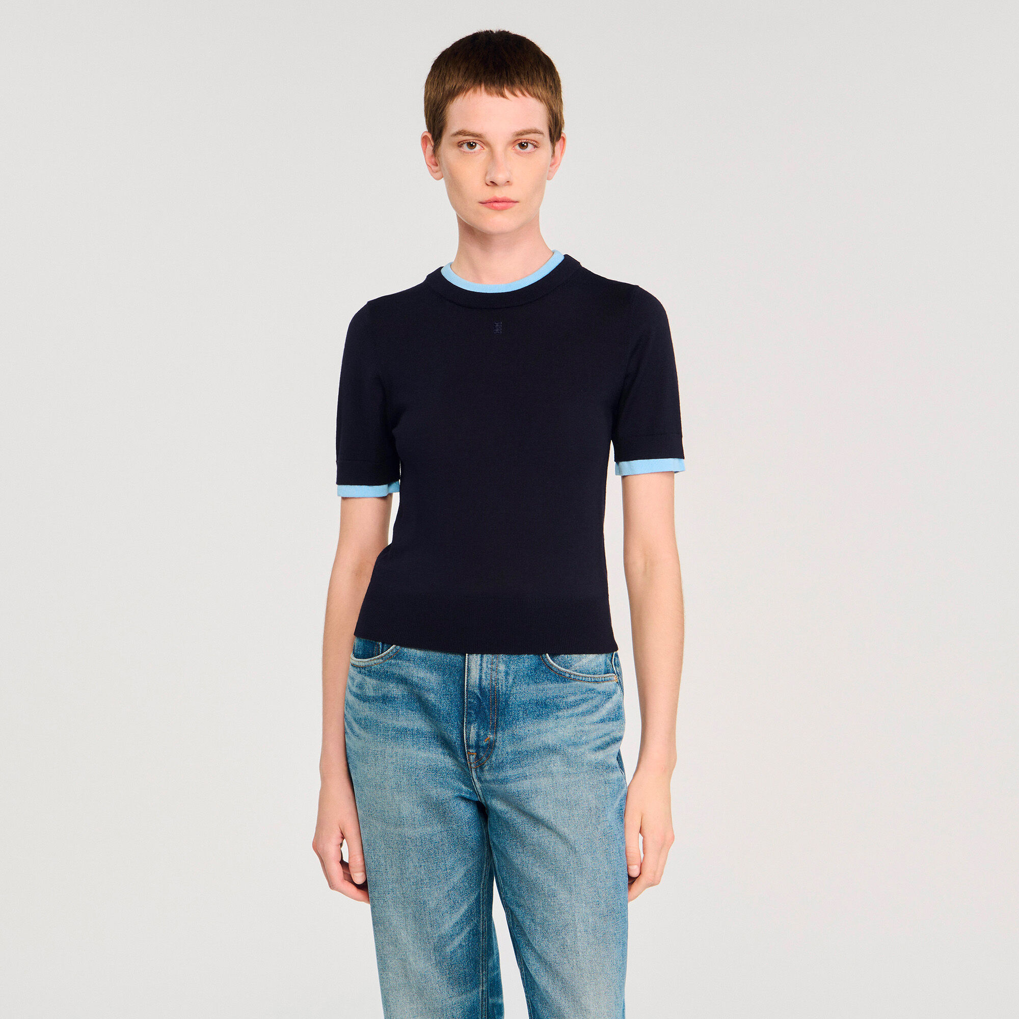 Pull cropped à deux tons