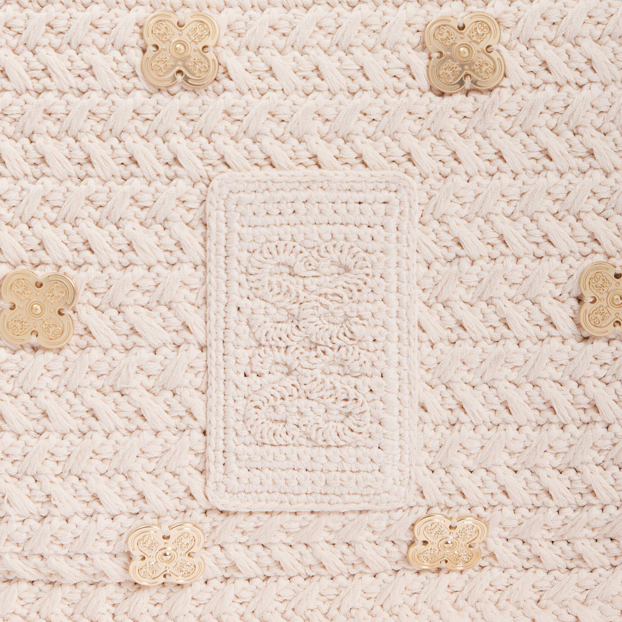 Sac en maille au crochet avec breloques