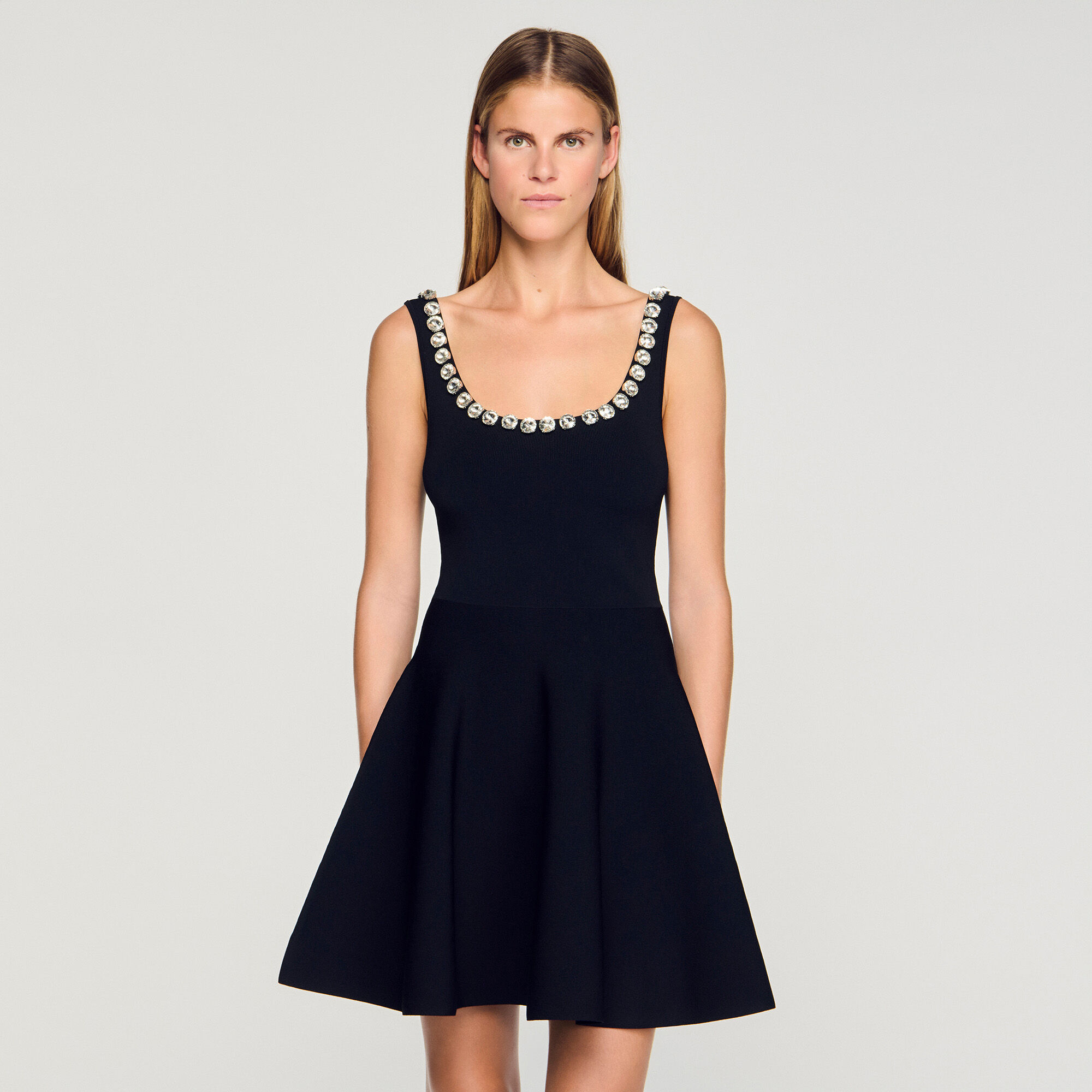 Robe courte avec col strass