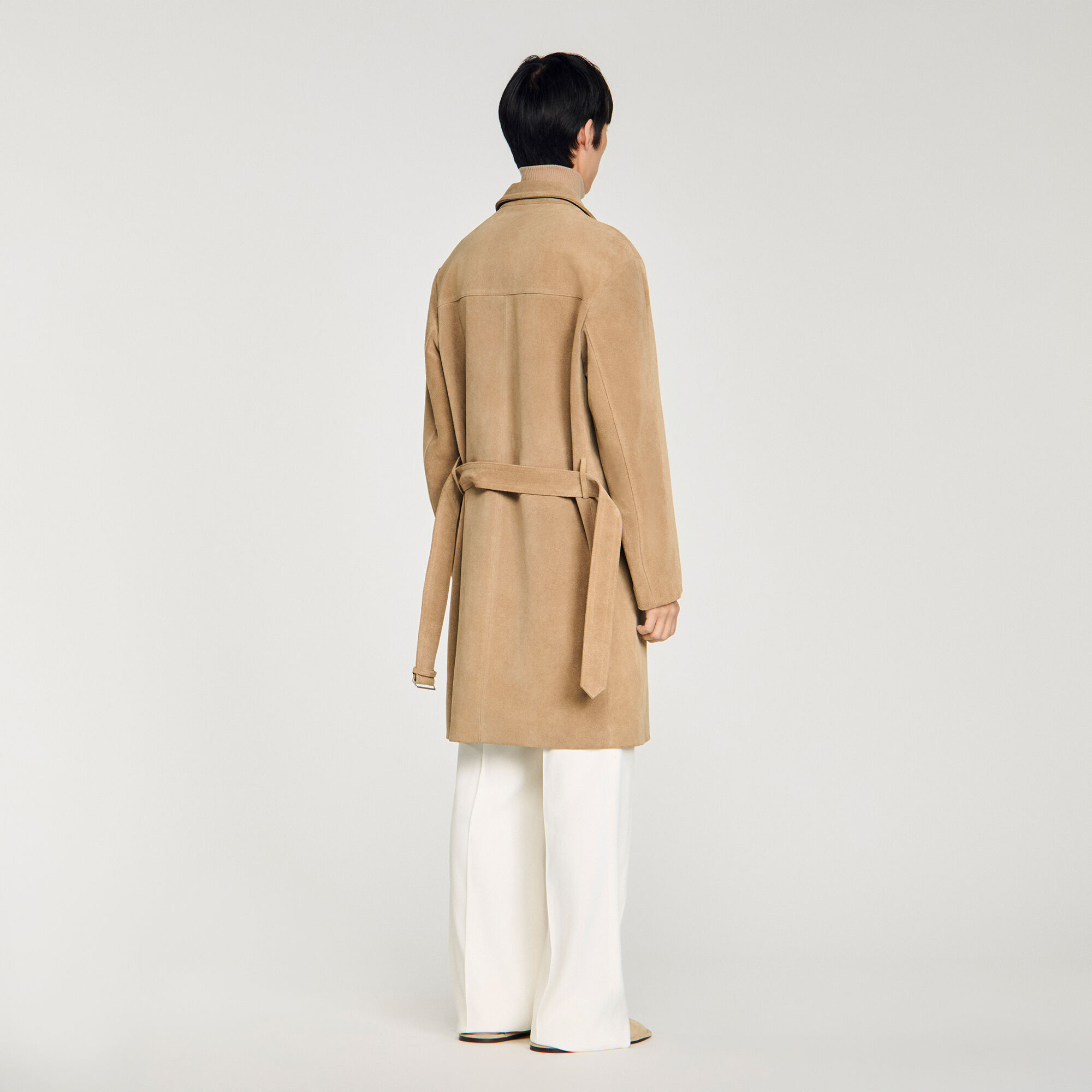 Manteau en cuir ajusté avec ceinture