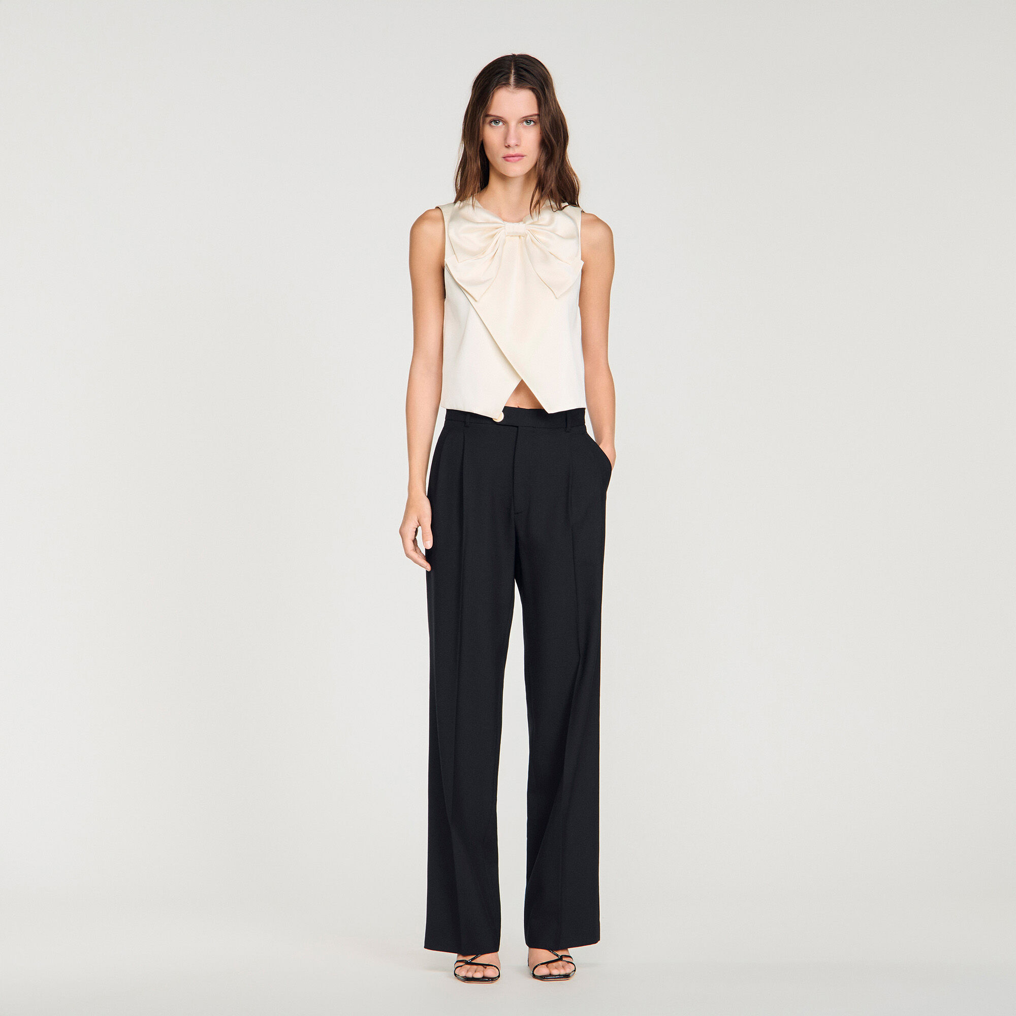 Pantalon de costume à plis repassés