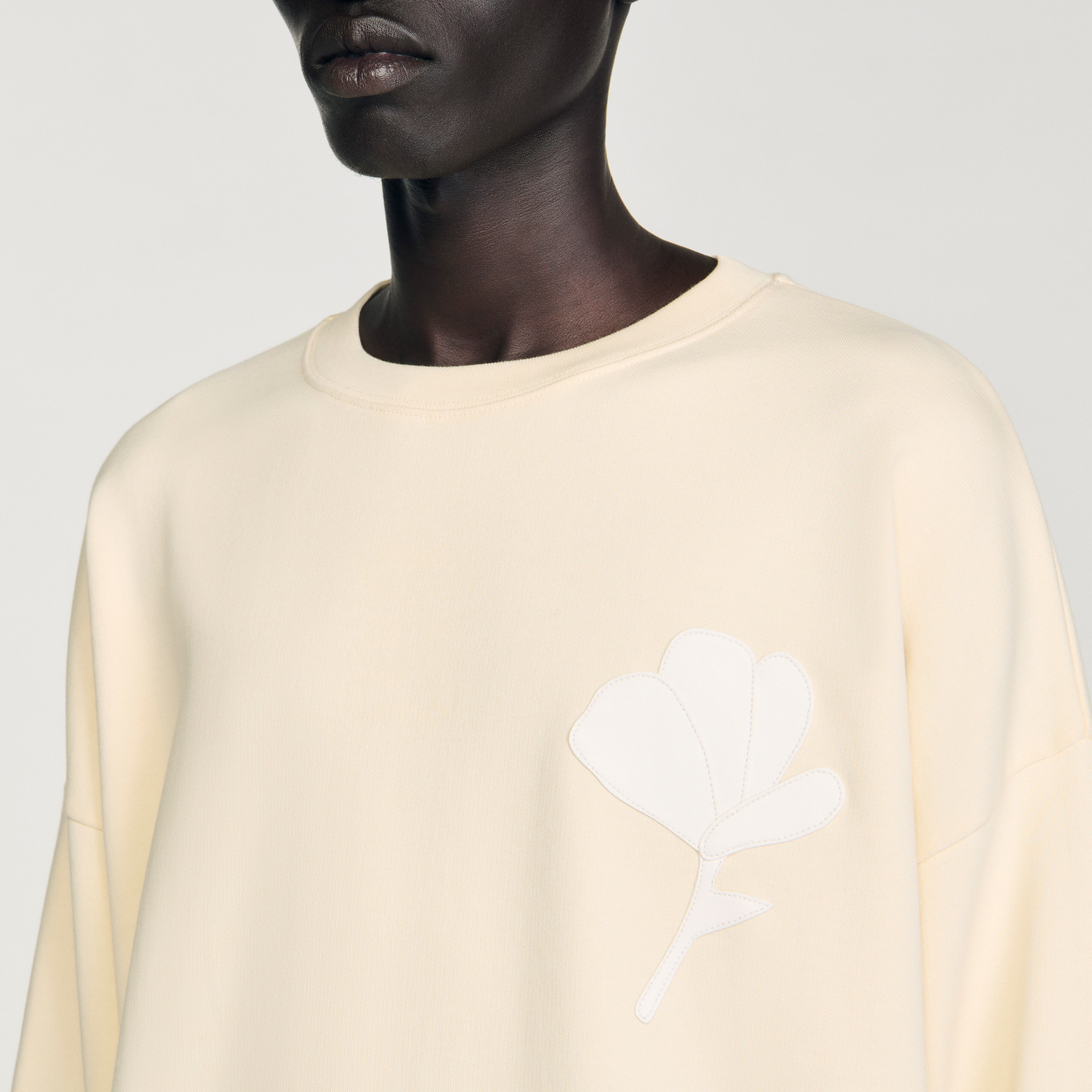 Sweatshirt avec patch floral