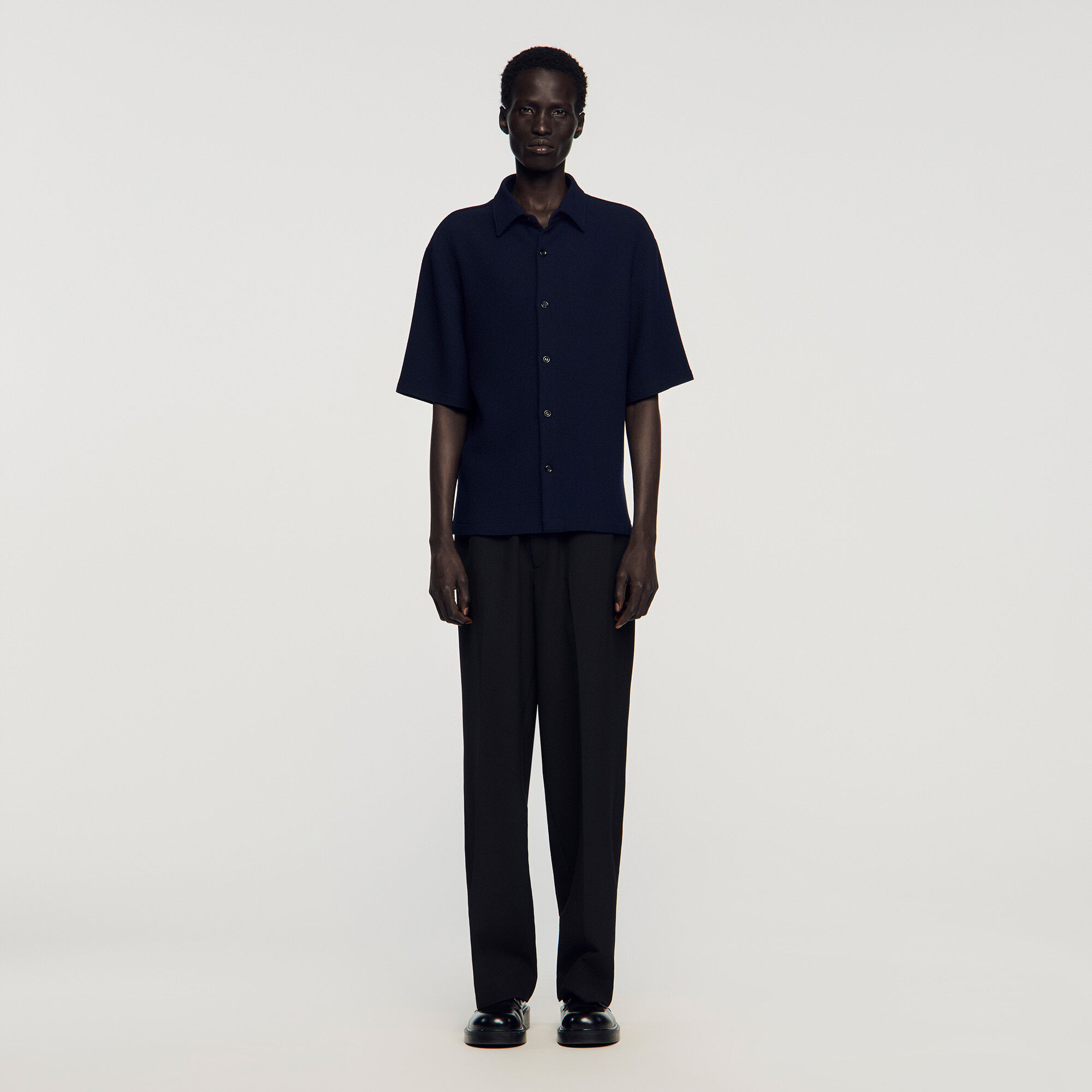 Chemise à col requin texturée