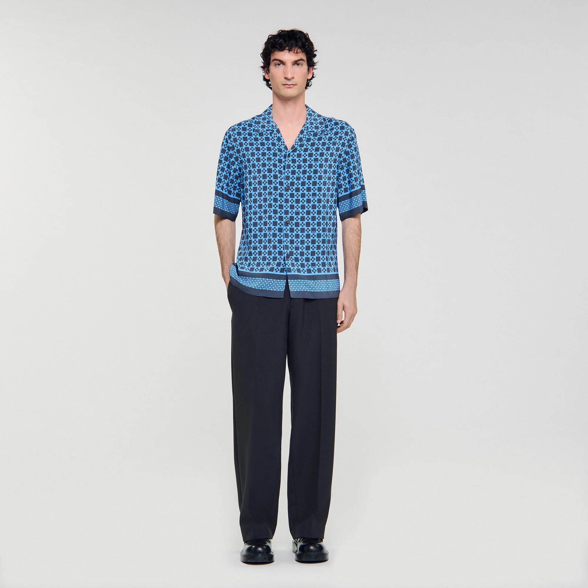 Chemise à motif croix carrée fluide
