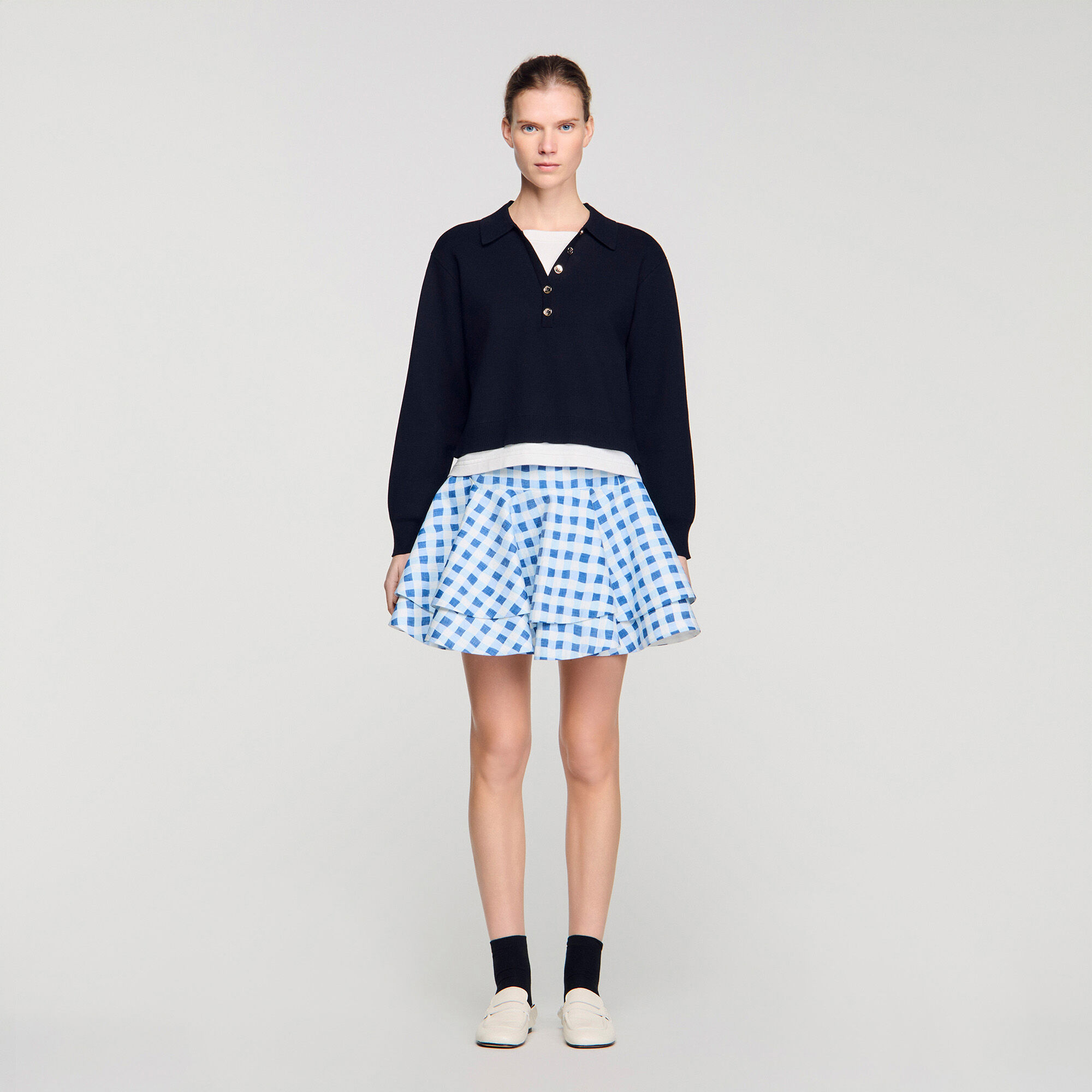 Pull à col en couches avec boutons métalliques