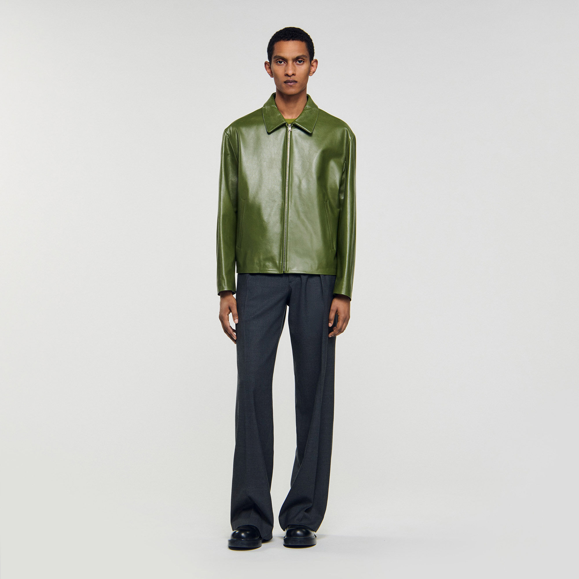 Veste en cuir à col aile et fermeture éclair