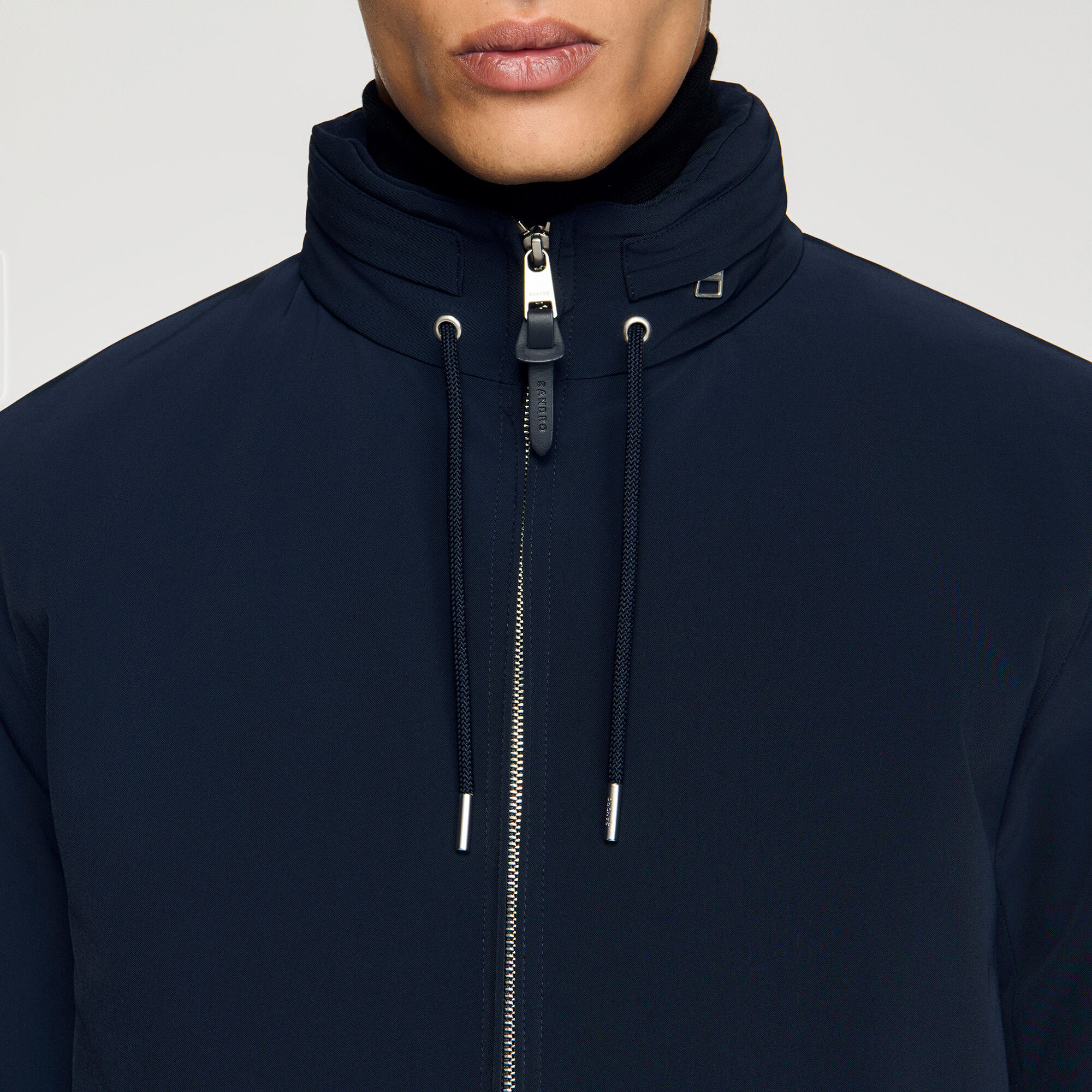 Veste à capuche avec fermeture éclair