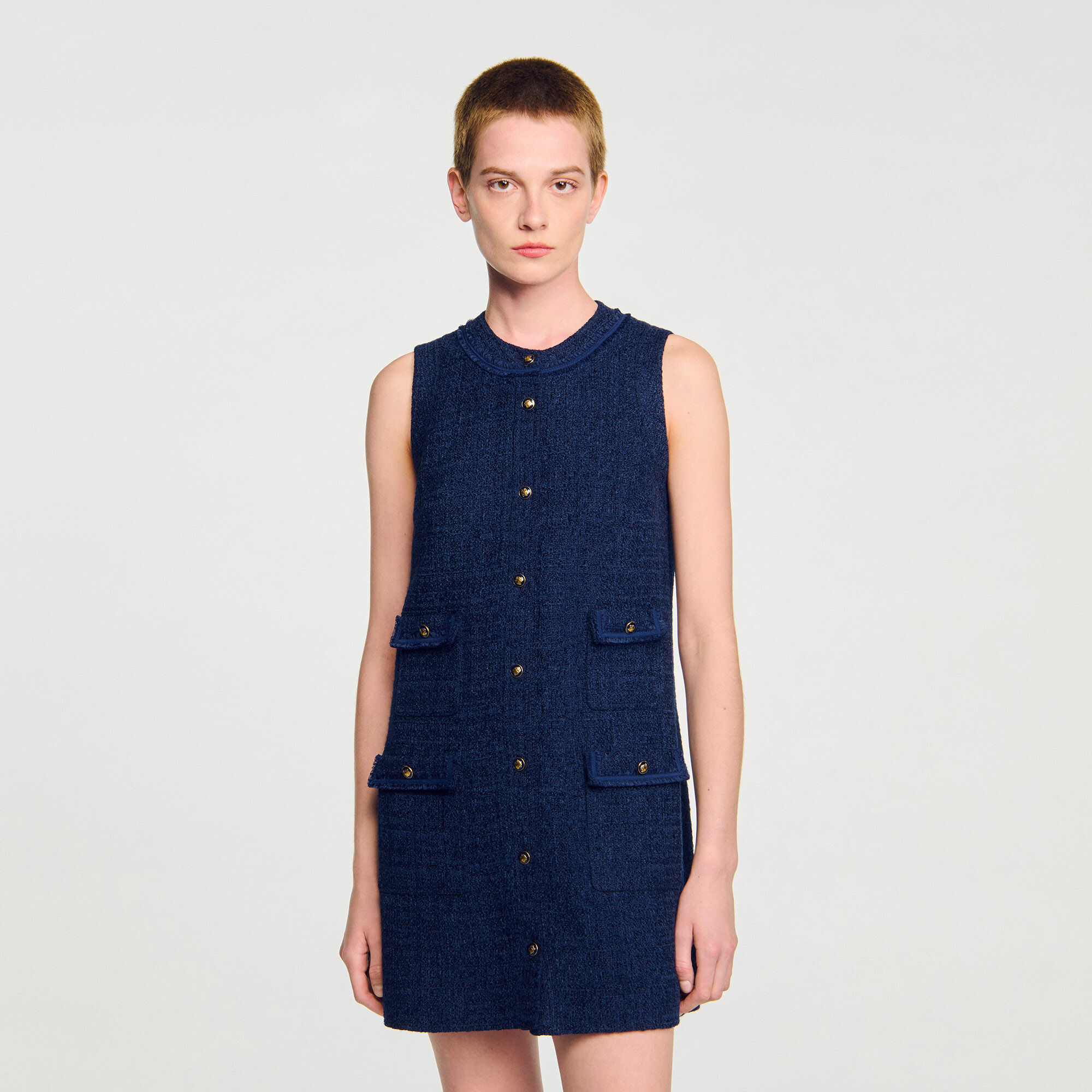 Robe mini en tweed à boutons dorés