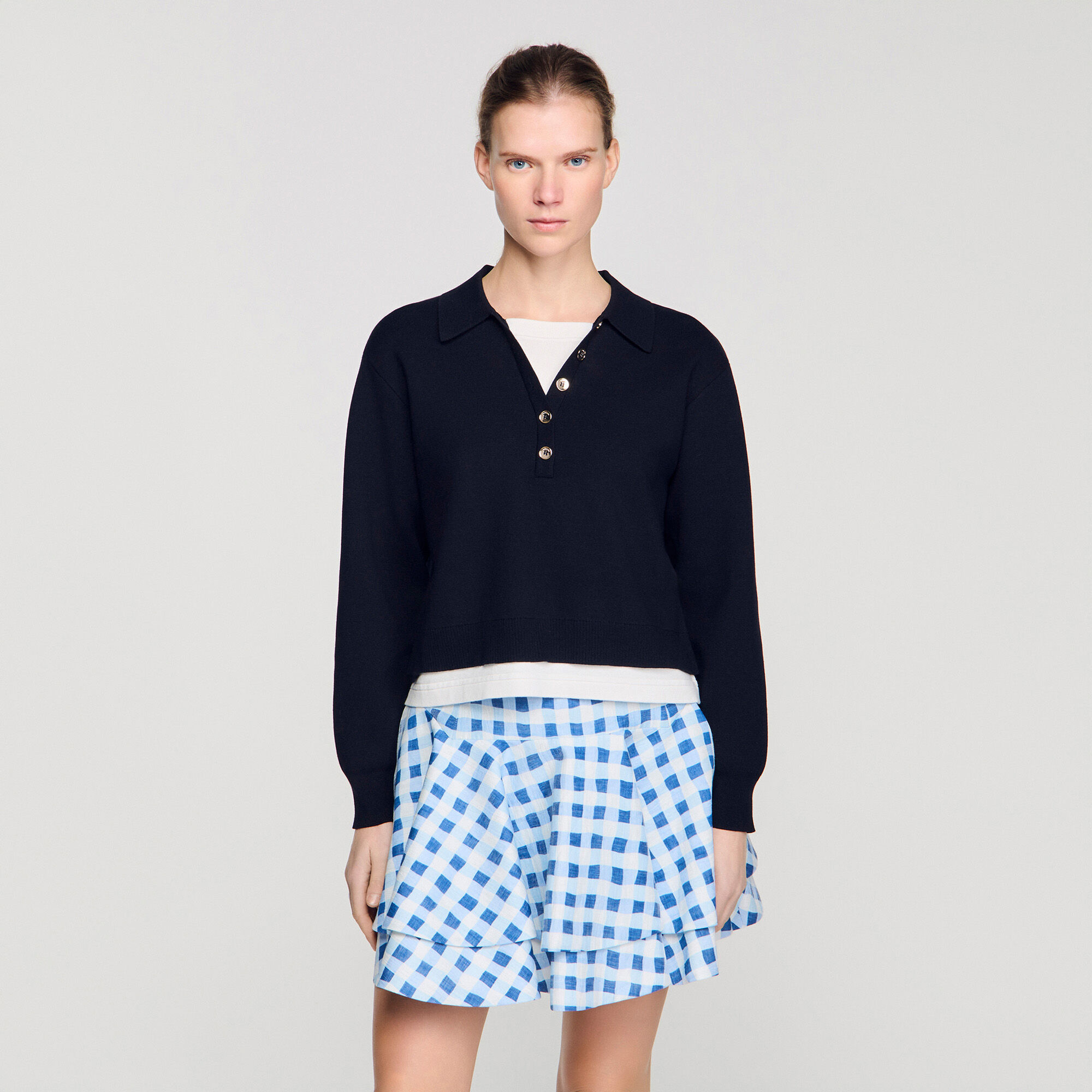 Pull à col en couches avec boutons métalliques