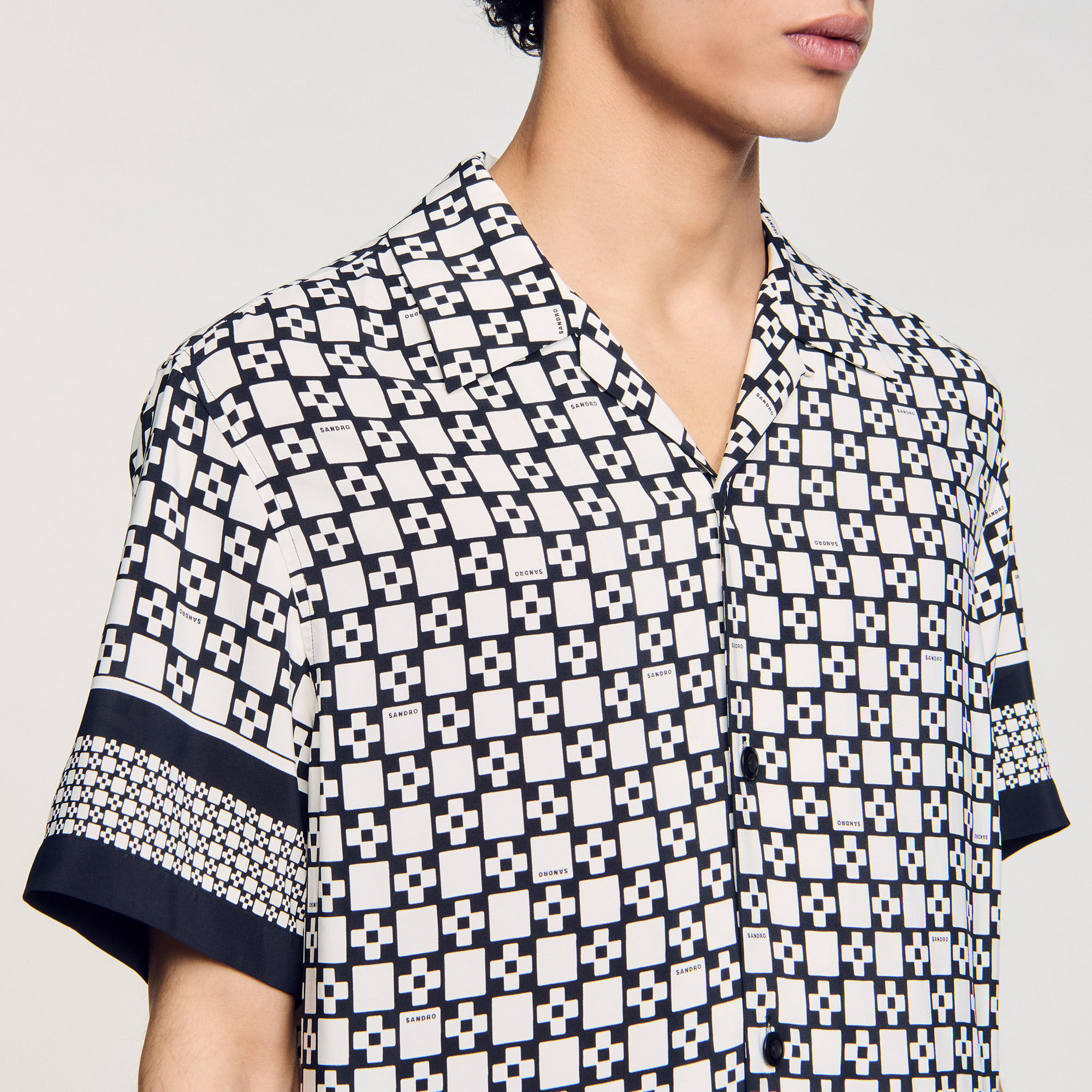 Chemise à motif croix carrée fluide
