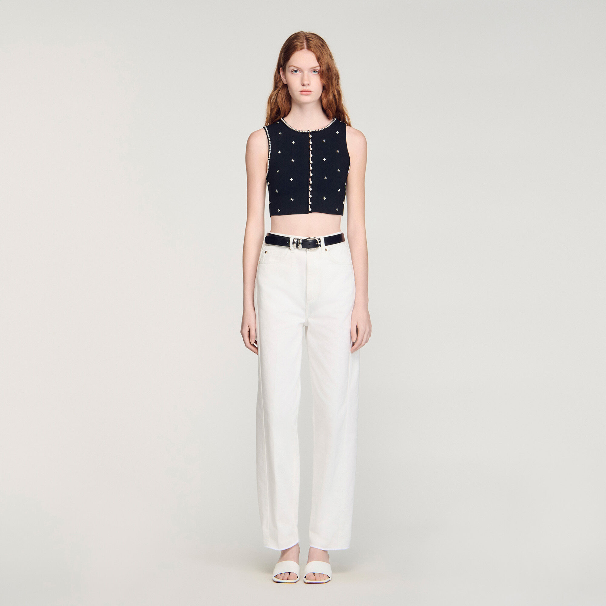 Haut crop en maille brodée avec pierres