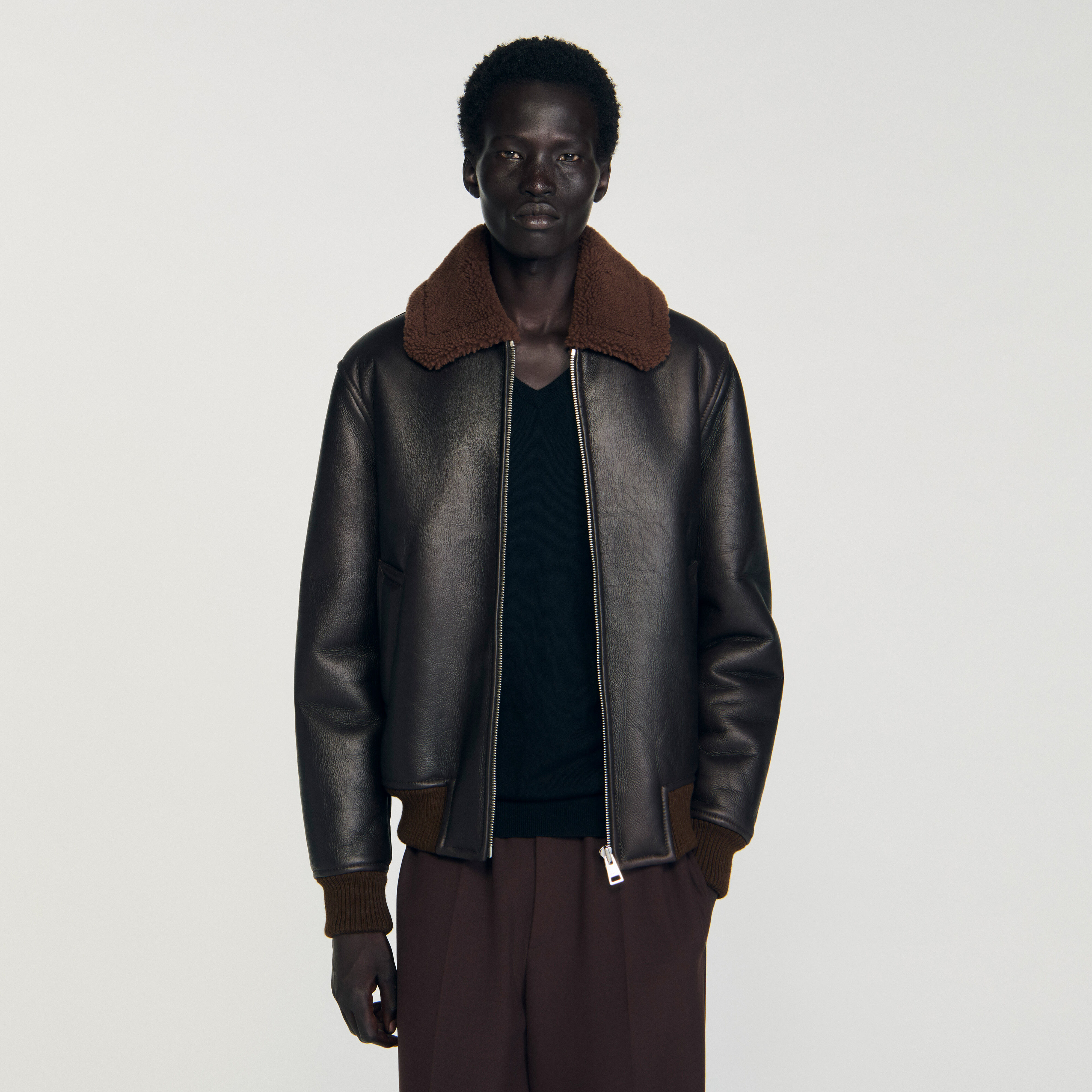 Veste en cuir renversée
