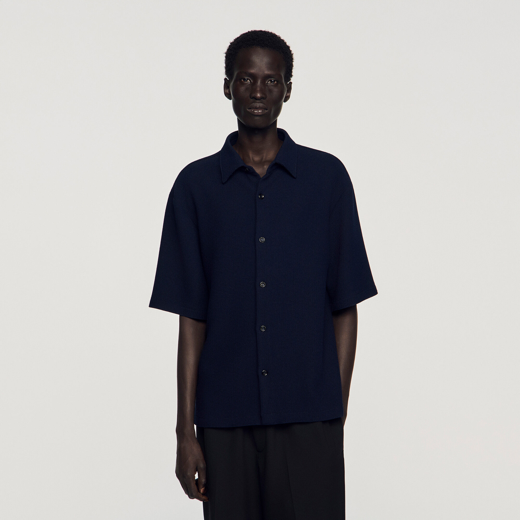 Chemise à col requin texturée