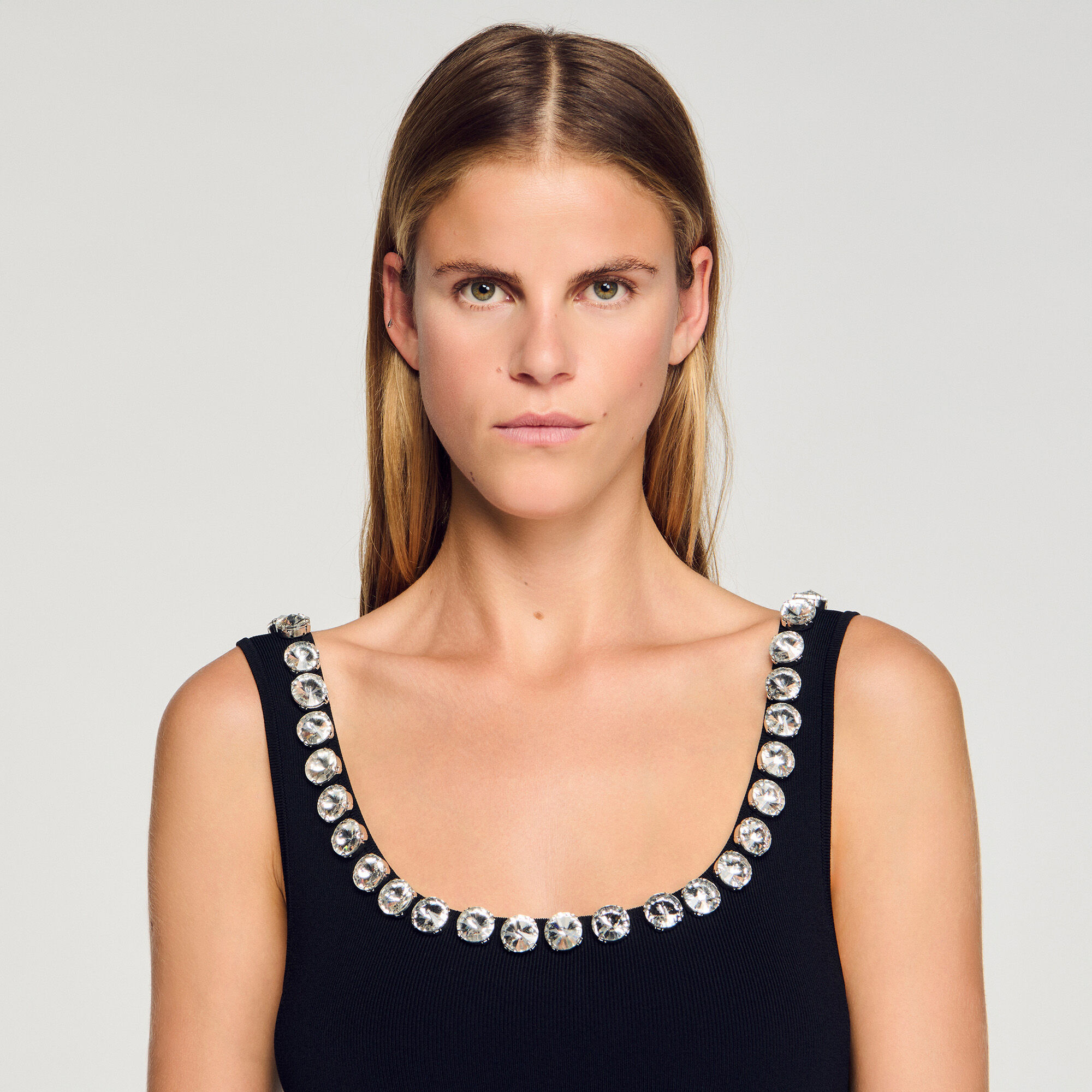 Robe courte avec col strass