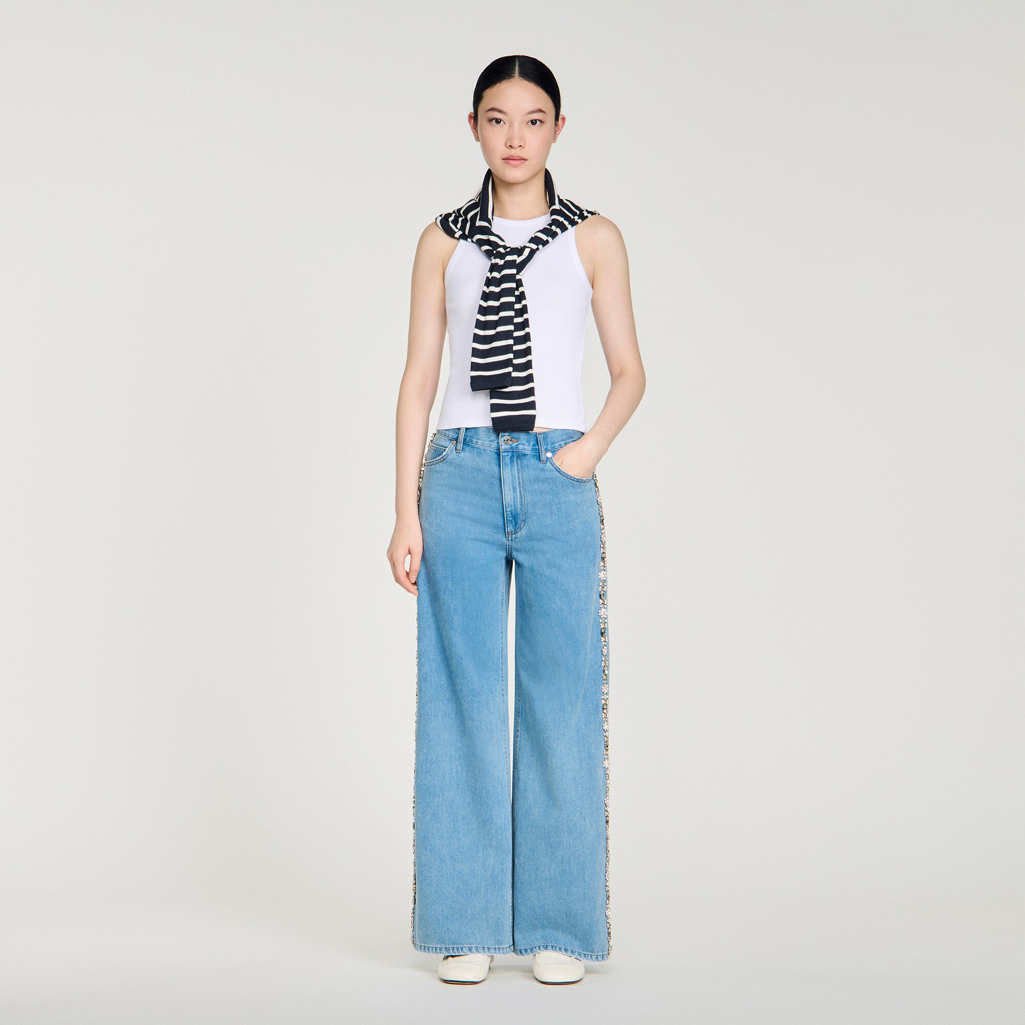 Jean skinny à strass délavé
