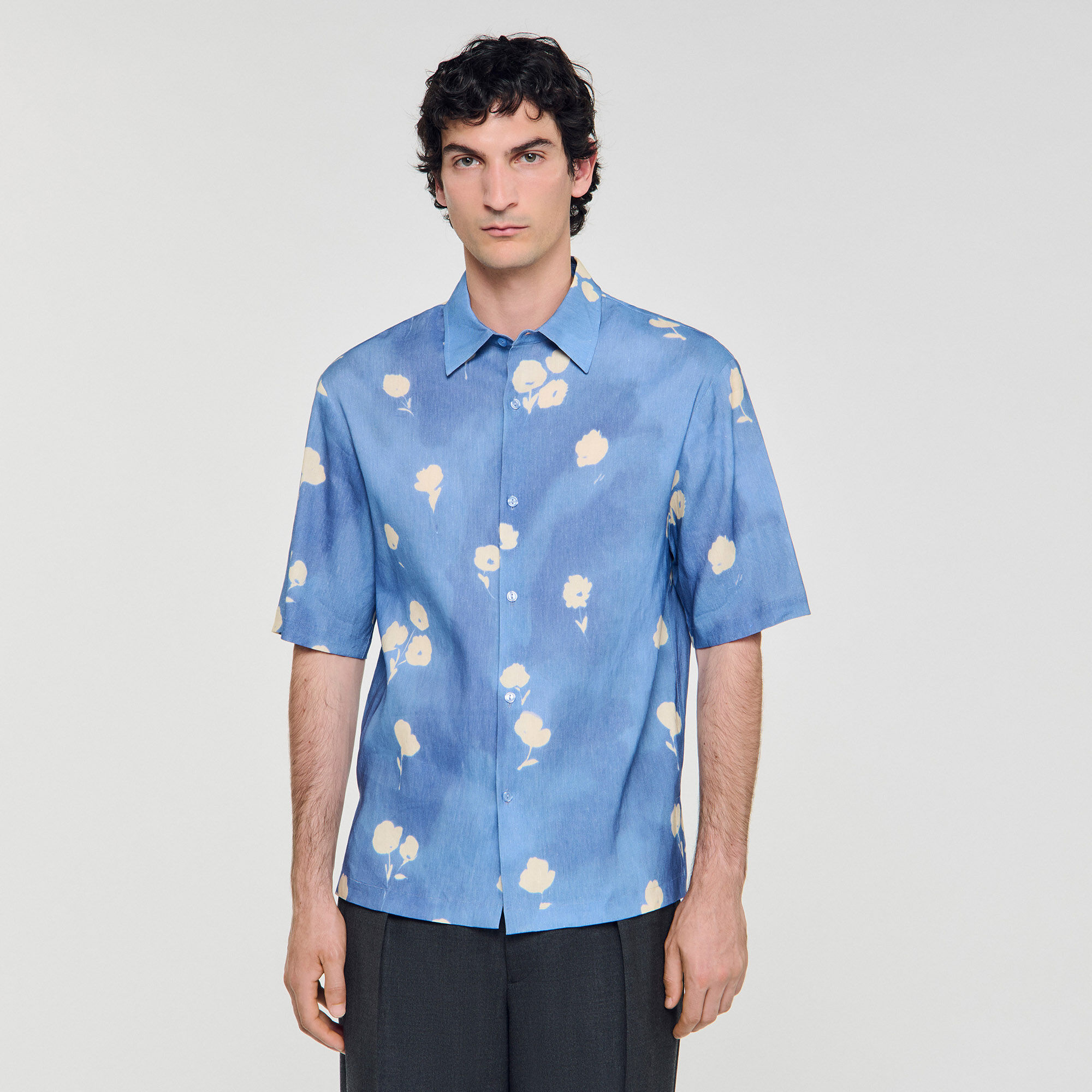 Chemise florale abstraite