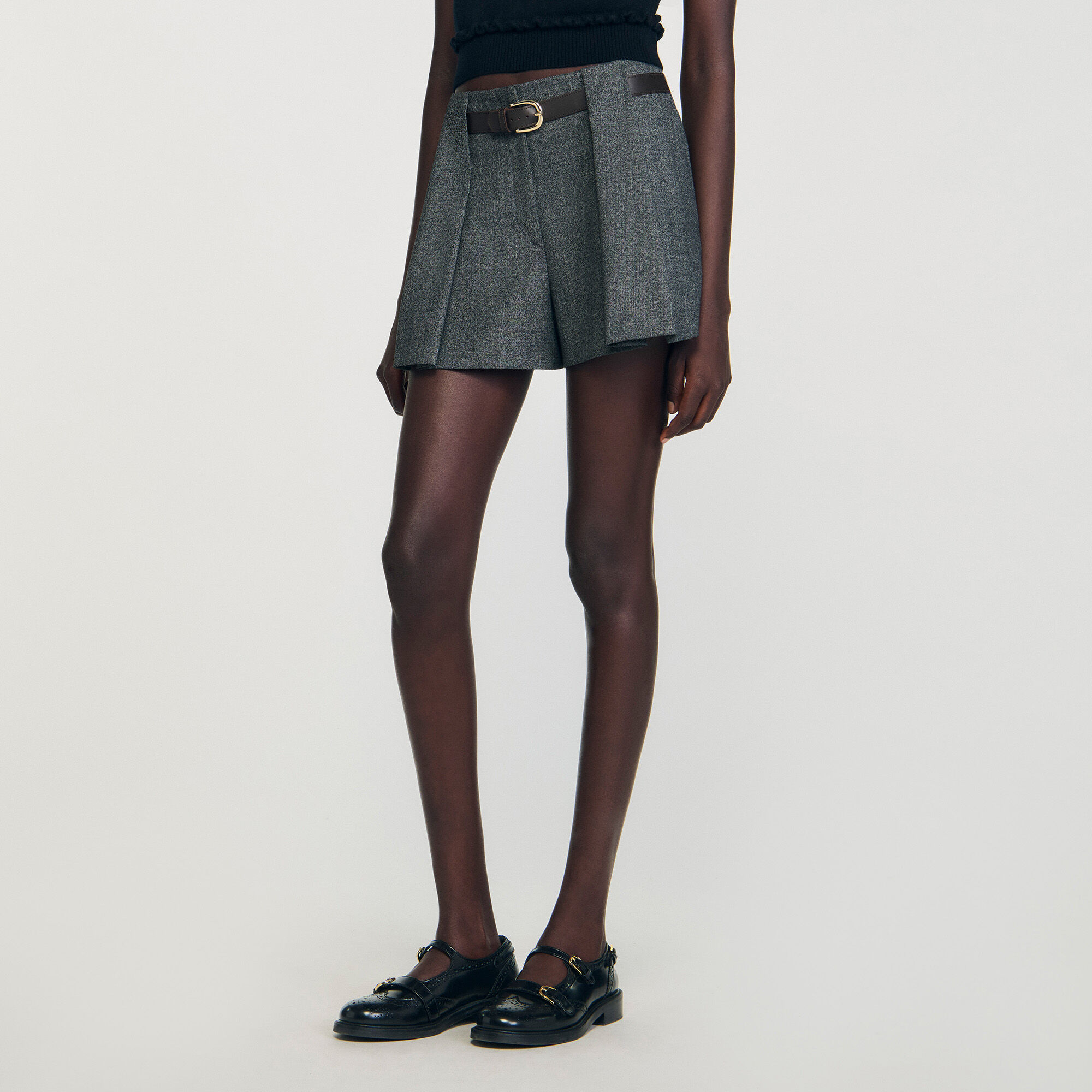Shorts plissés avec ceinture