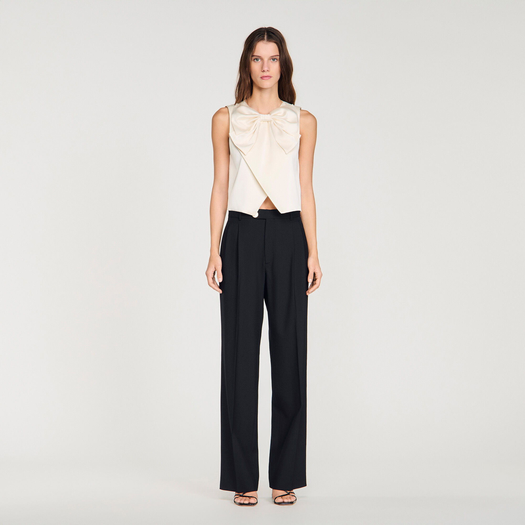 Pantalon de costume à plis repassés