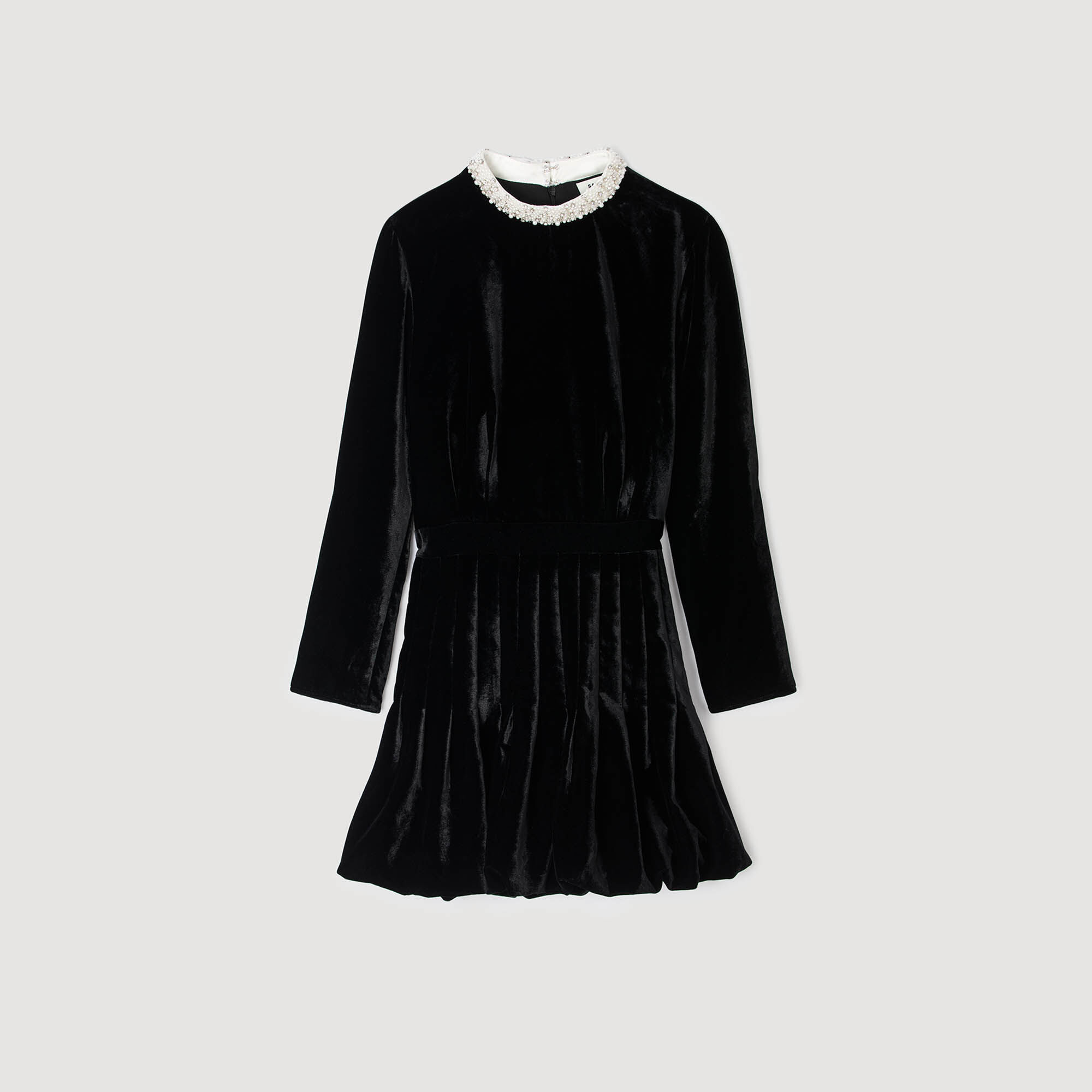 Robe courte en velours perlé